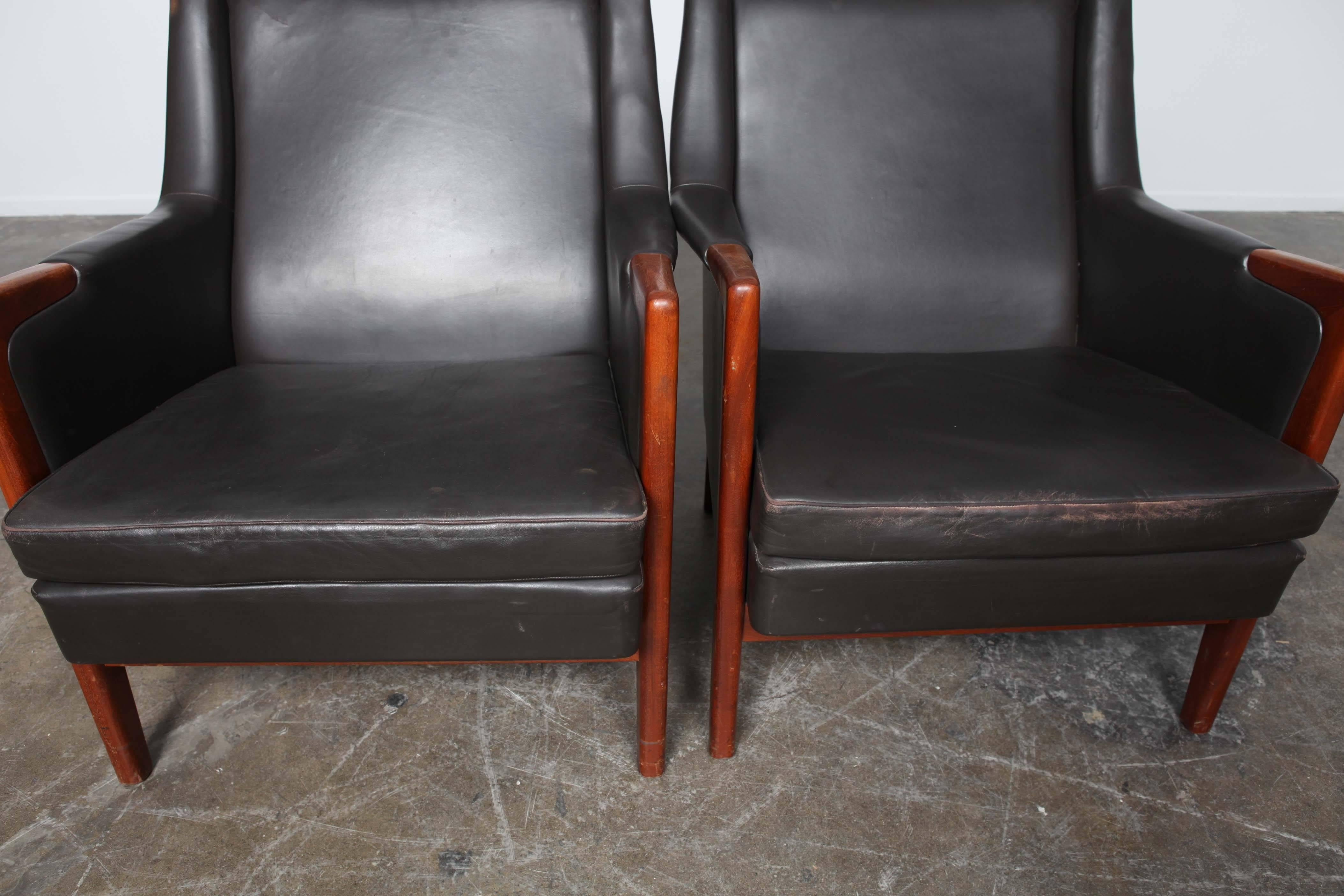Mid-Century Modern Pair of Black Leather Lounge Chairs by Karl Erik Ekselius of Sweden