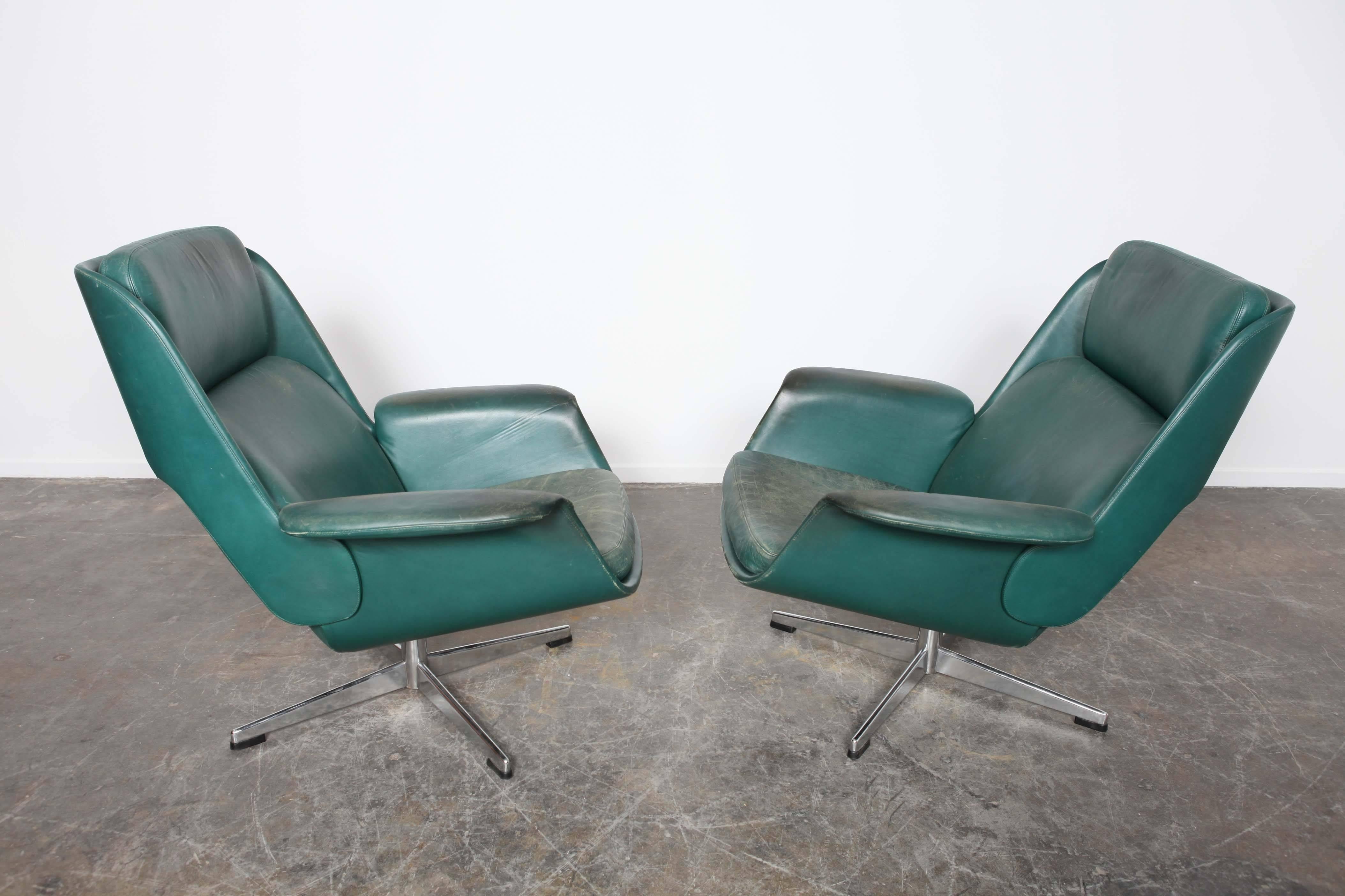 Danish Midcentury Green Leather Swivel Lounge Chairs In Good Condition In North Hollywood, CA