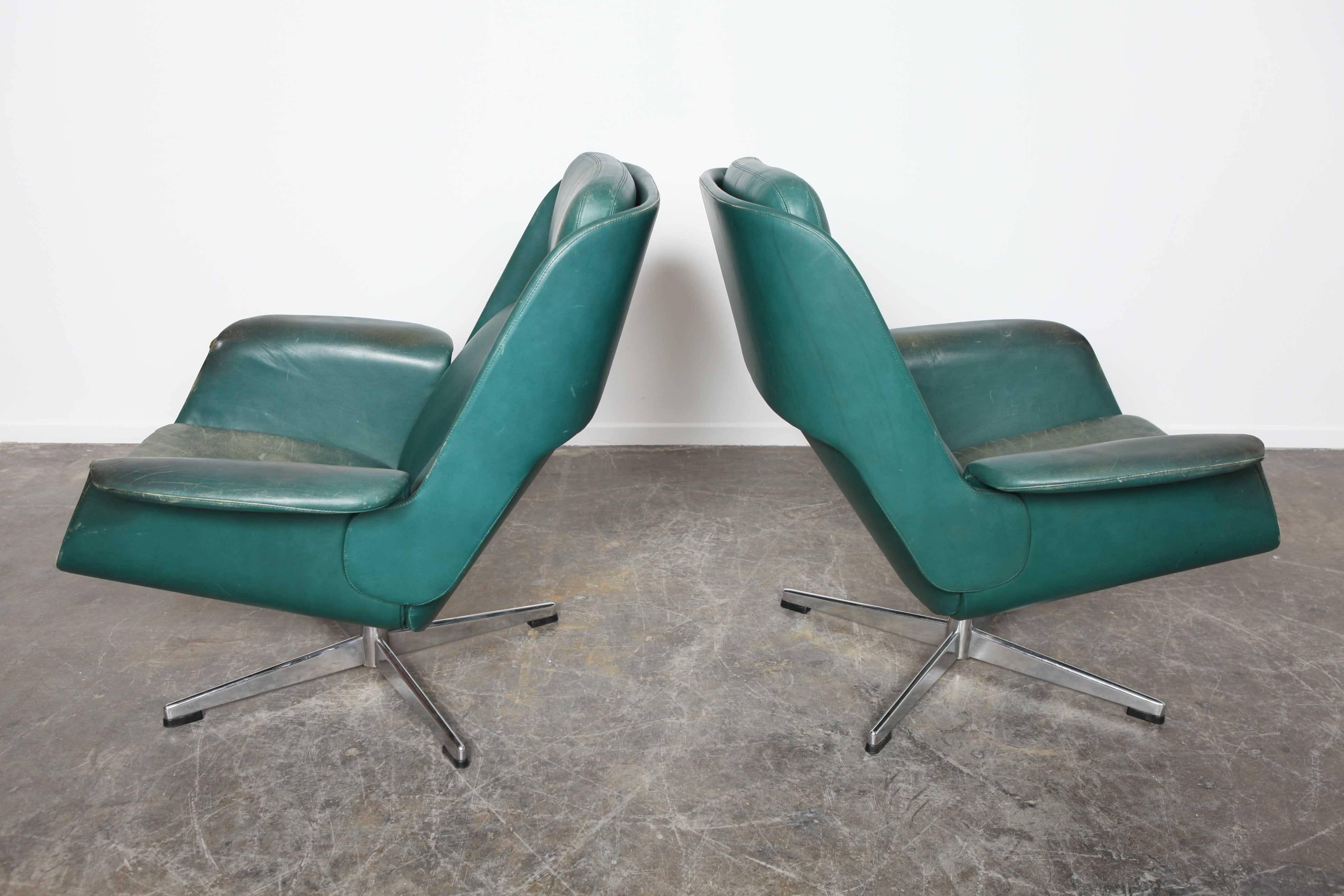 Danish Midcentury Green Leather Swivel Lounge Chairs 1