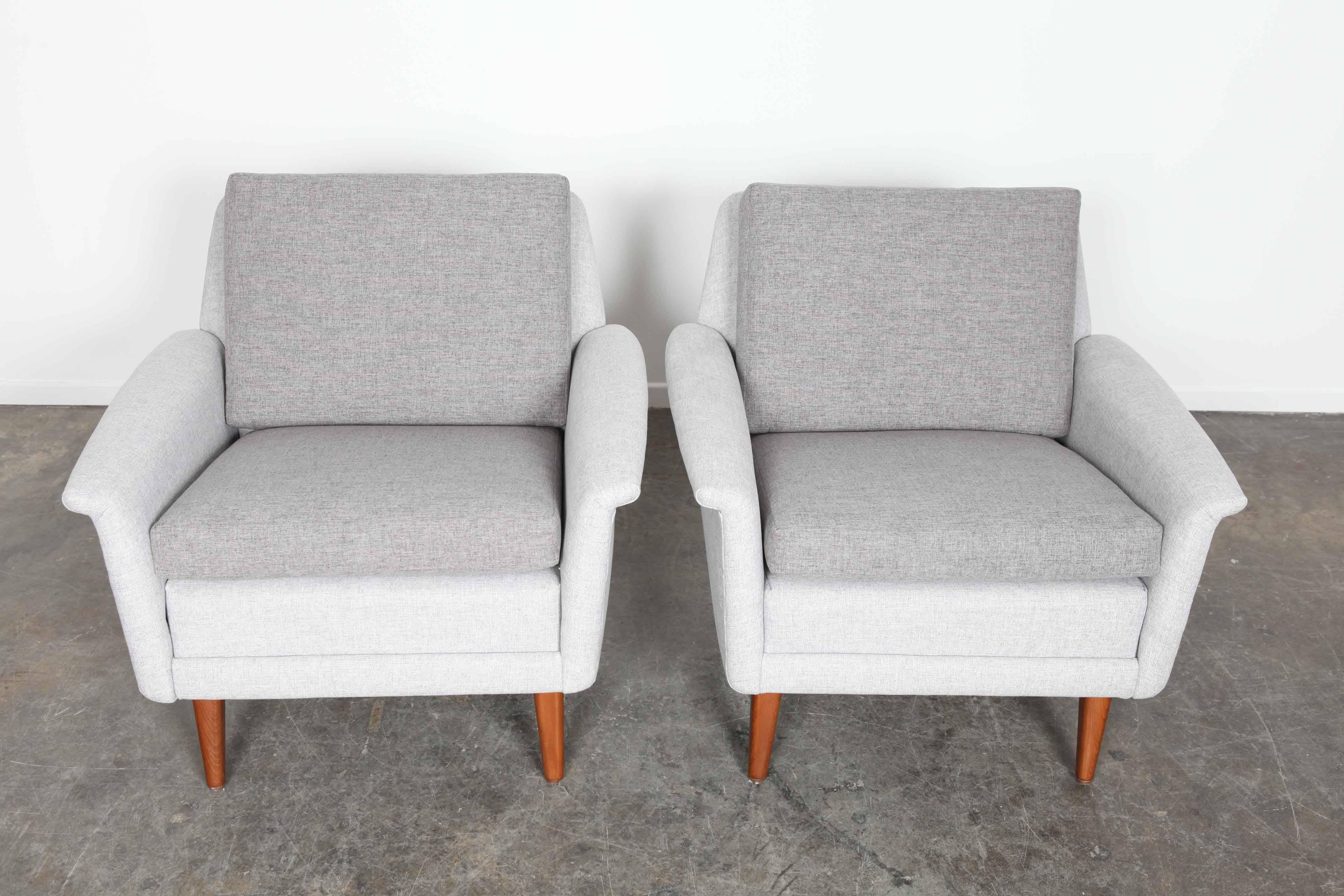 Pair of Swedish 1950s low lounge chairs in fabric, designed by Folke Ohlsson for DUX. Newly reupholstered.