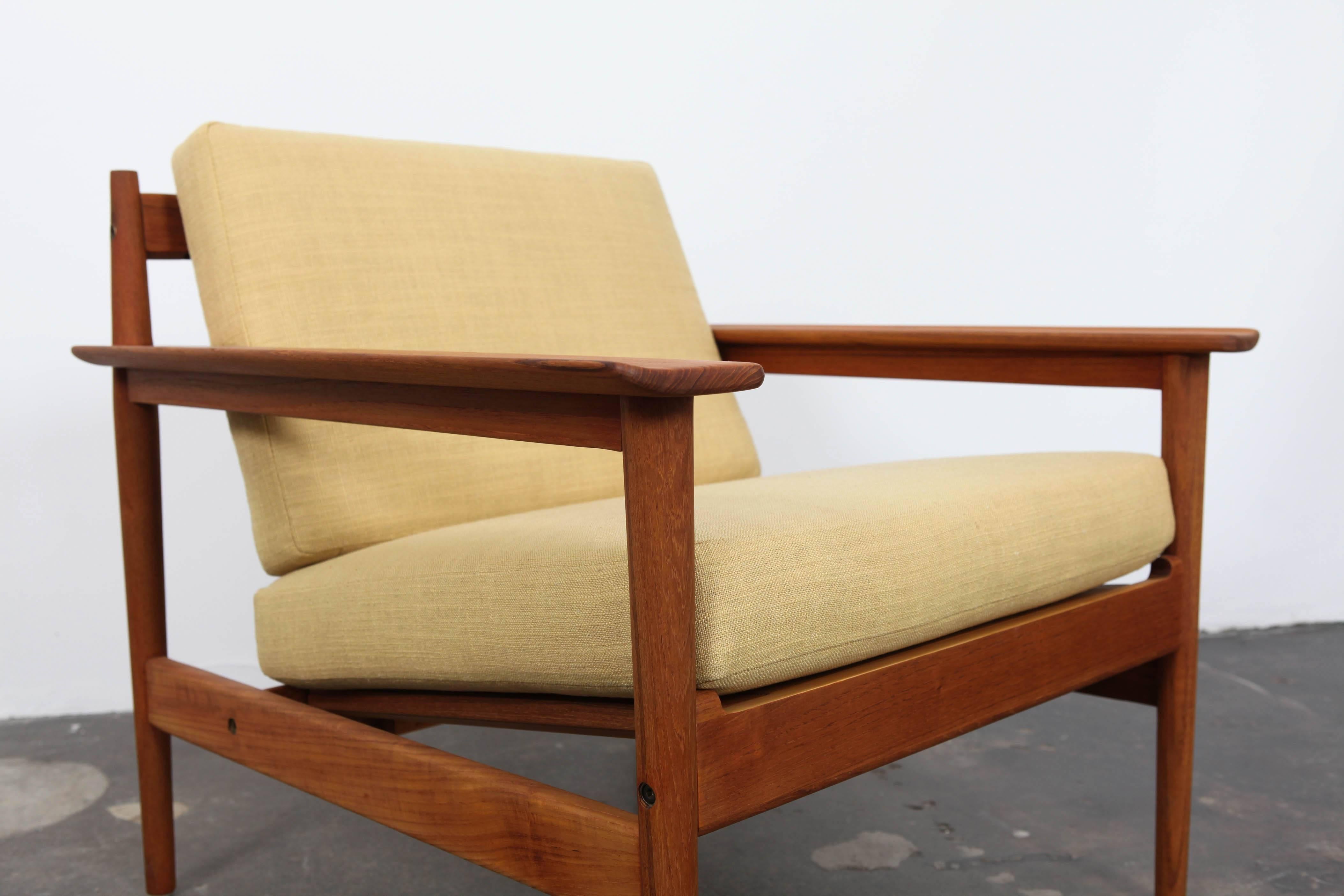 Mid-20th Century Pair of Swedish Midcentury Teak Paddle Arm Lounge Chairs