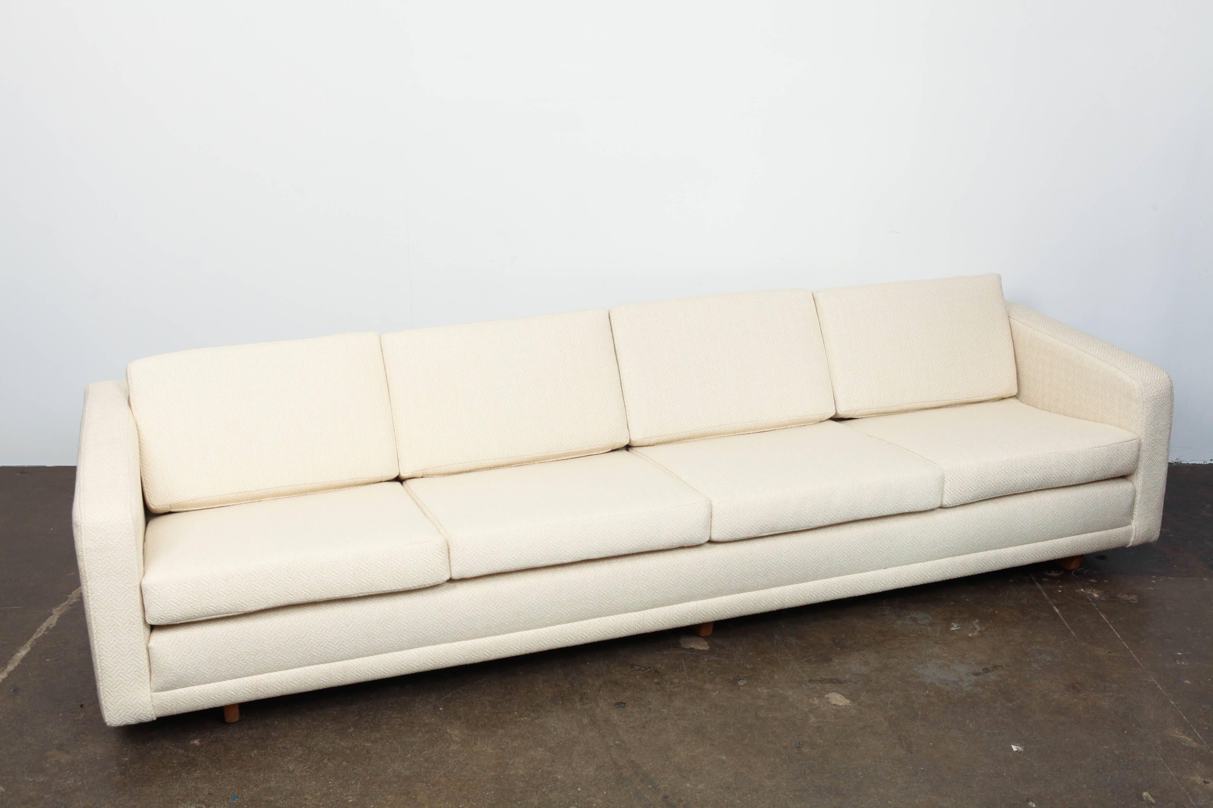 Danish Mid-Century Modern long four-seat sofa by Børge Mogensen, model 205. Produced in 1962 by Fredericia Mobler. Newly upholstered in an off-white Belgian bouclé.