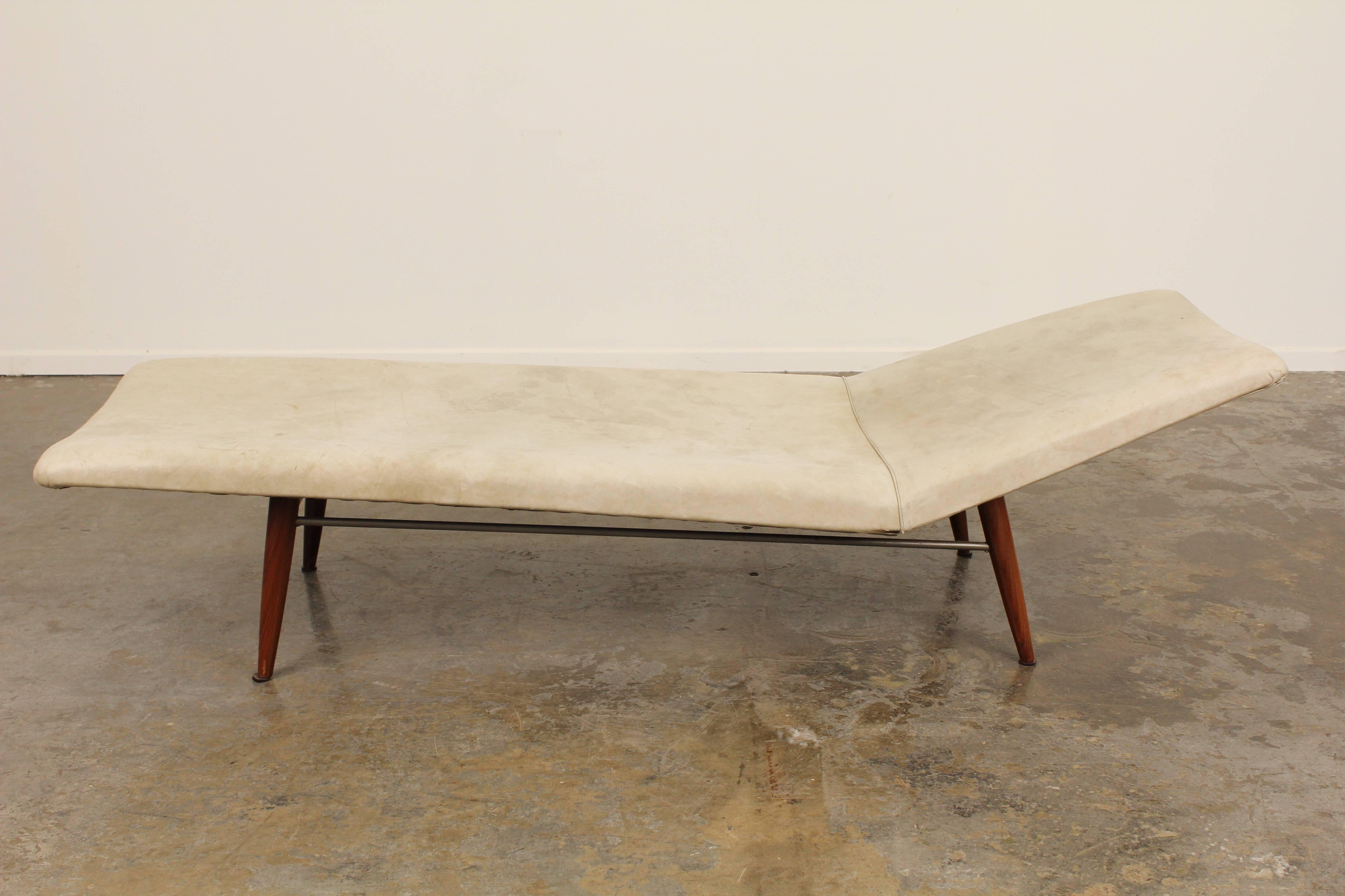 American Mid-Century Leather Chaise Longue