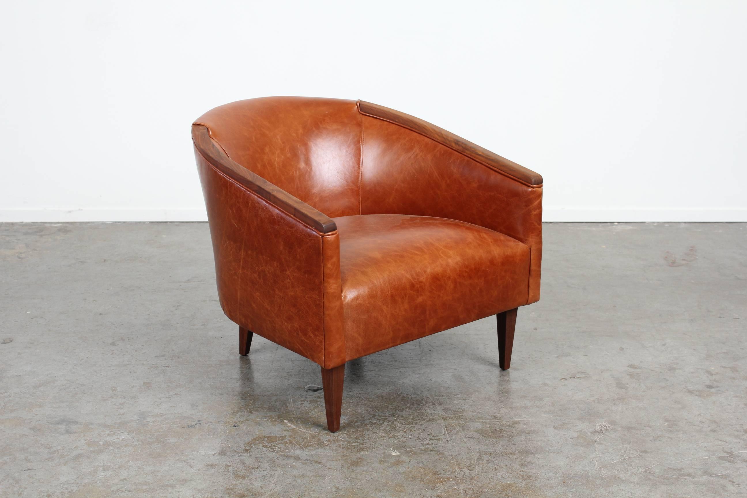 Mid-Century Modern Pair of Midcentury Leather Barrel Back Lounge Chairs
