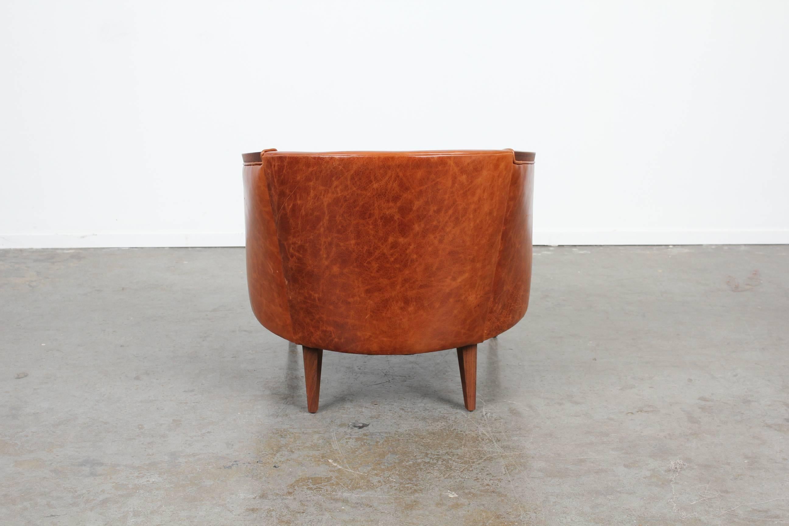 Mid-20th Century Pair of Midcentury Leather Barrel Back Lounge Chairs