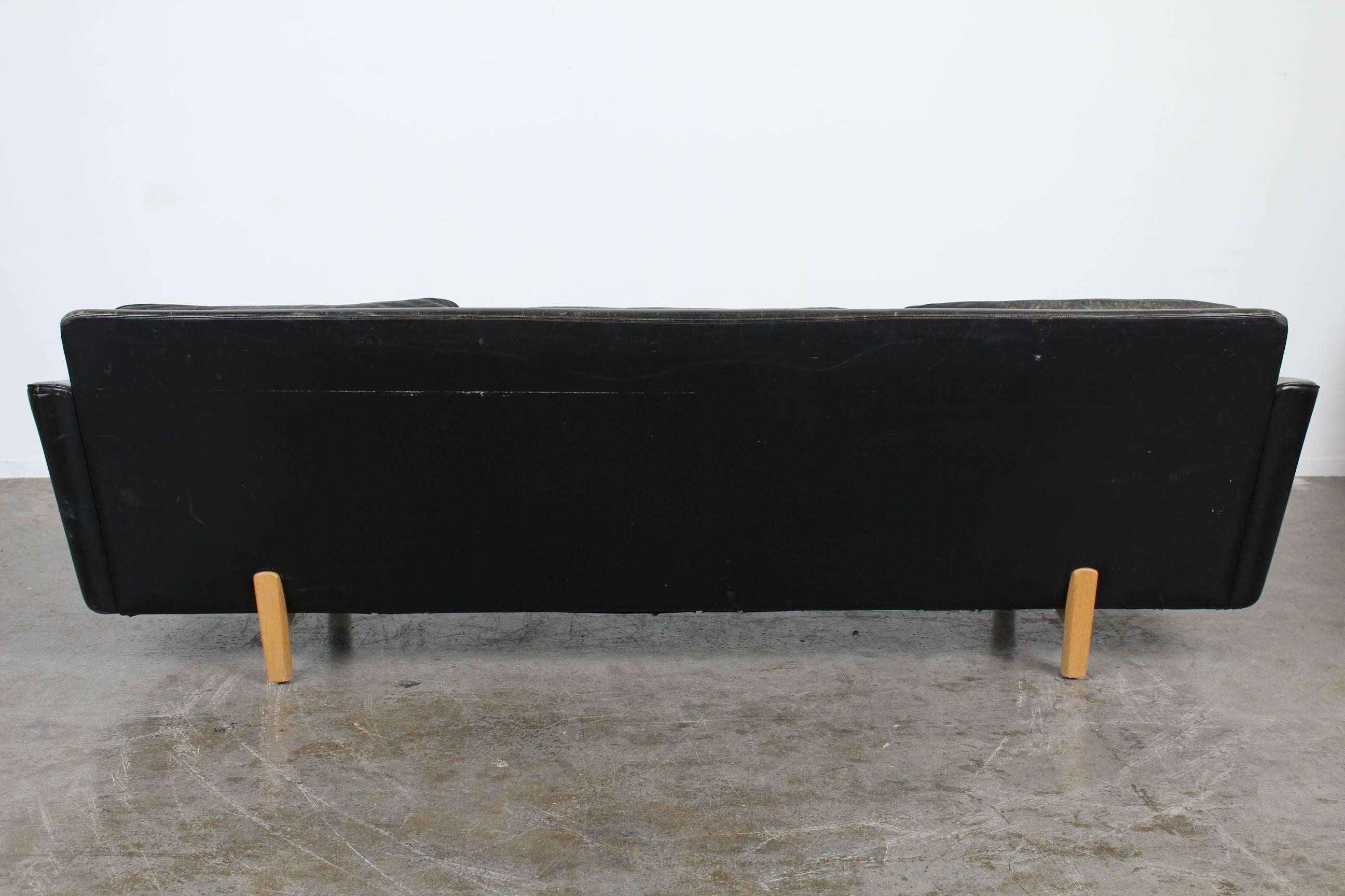 Mid-Century Modern Black Leather Sofa In Excellent Condition In North Hollywood, CA