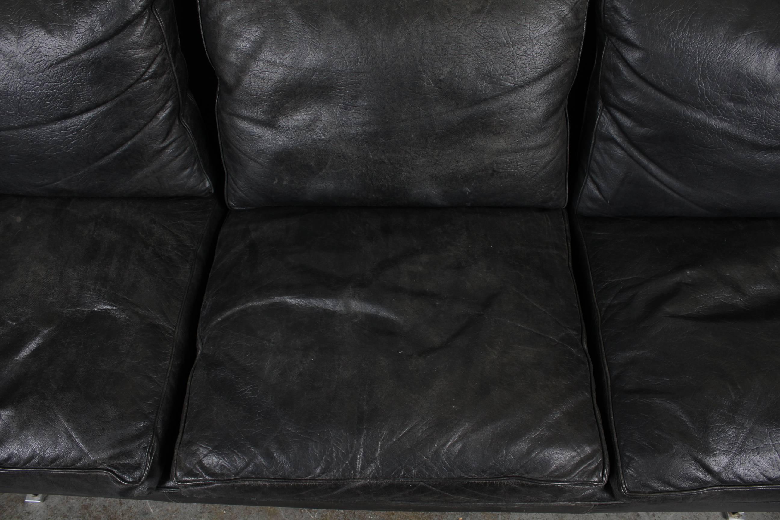 Mid-Century Modern Black Leather Sofa with Chrome Legs In Good Condition In North Hollywood, CA