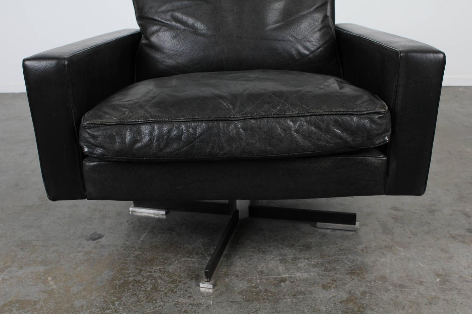 Mid-Century Modern Black Leather Swivel Chair For Sale at ...