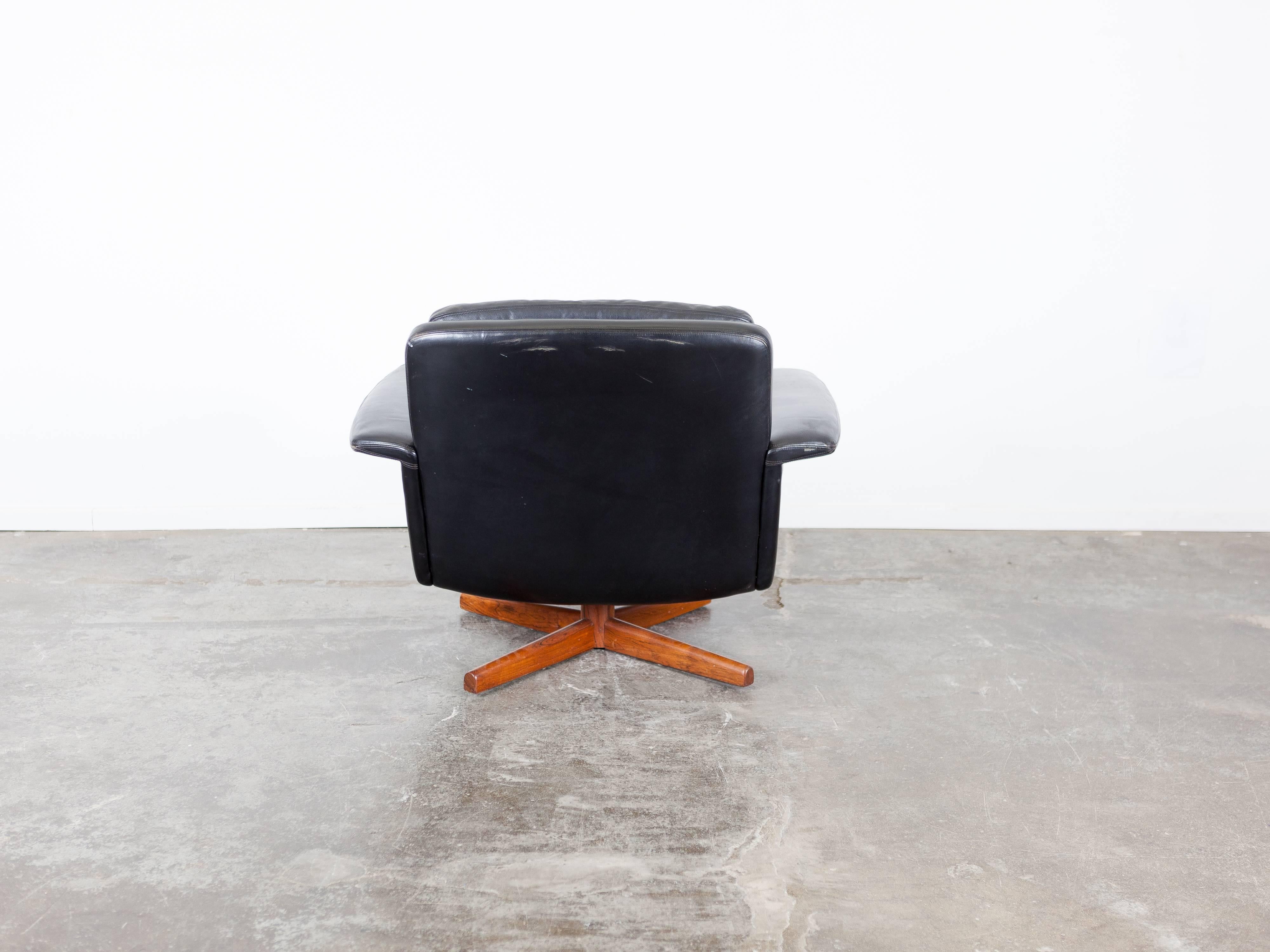 Mid-Century Modern Mid-Century Black Leather Swivel Lounge Chair