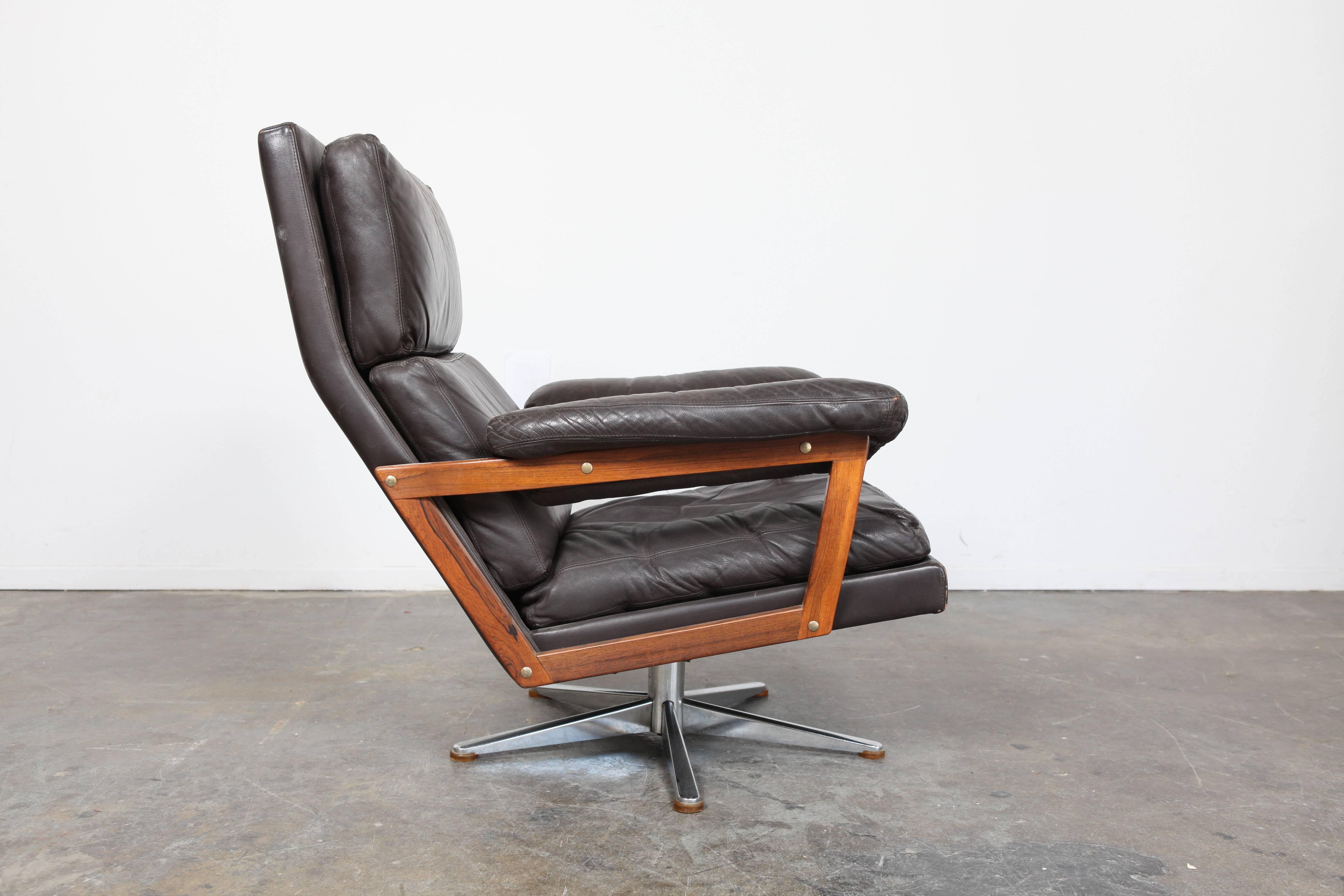 Danish Mid-Century Brown Leather Swivel Lounge Chair In Good Condition In North Hollywood, CA
