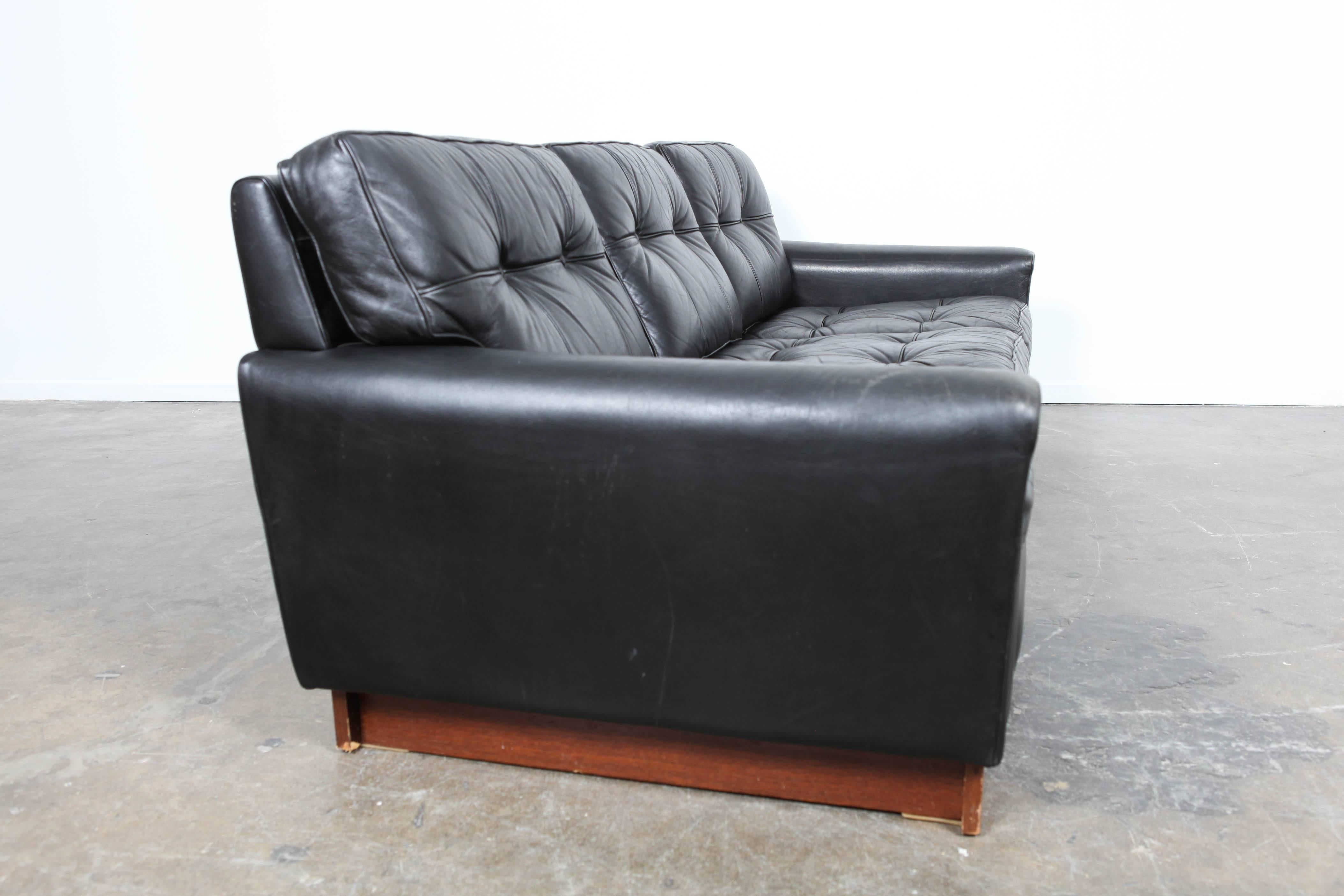 Mid-20th Century Swedish Mid-Century Modern Black Leather Sofa by Arne Norell