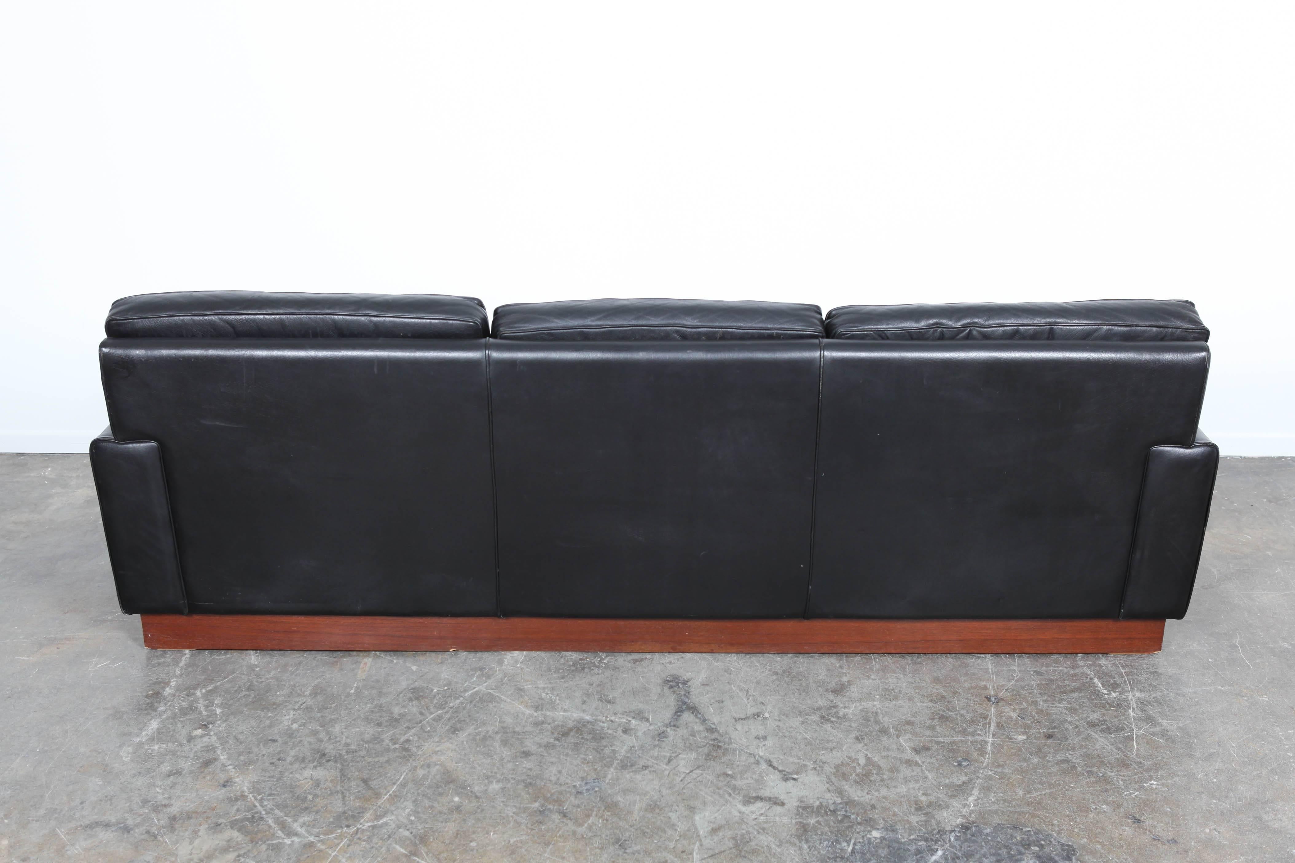 Swedish Mid-Century Modern Black Leather Sofa by Arne Norell 1
