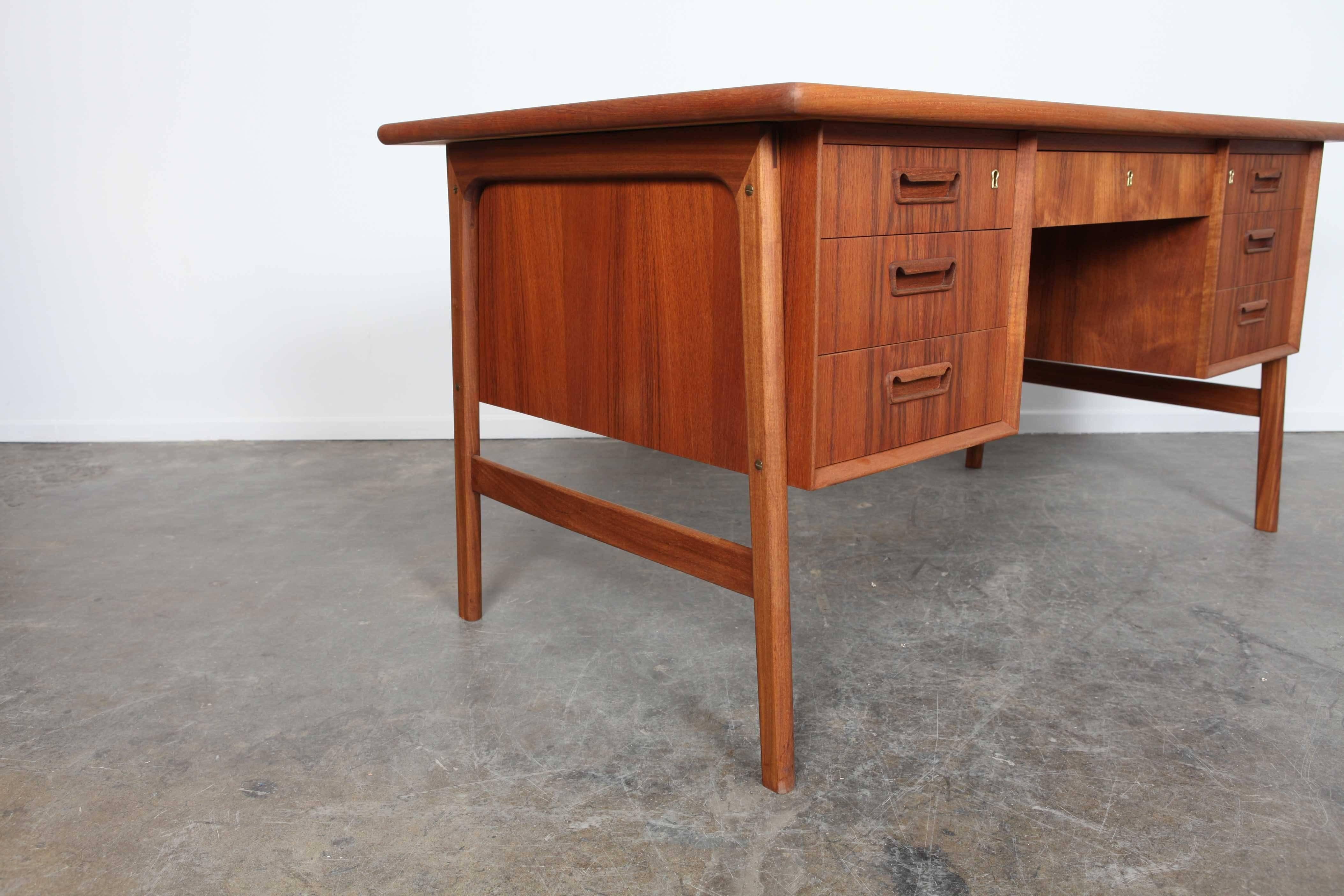 Danish Midcentury Teak Floating Frame Desk In Excellent Condition In North Hollywood, CA