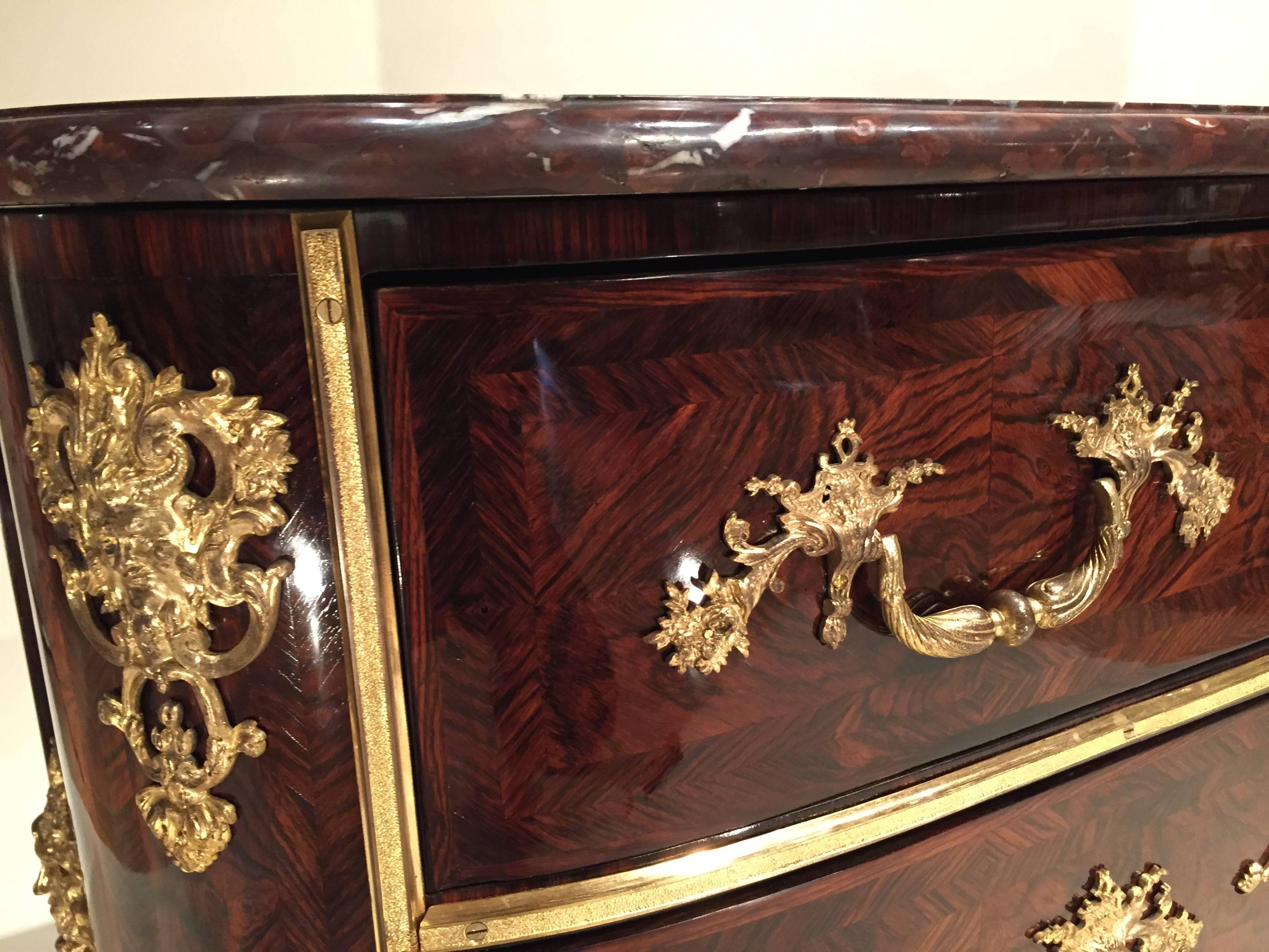 Exceptionally French Fine Commode, Sun King Period, circa 1715 For Sale 3