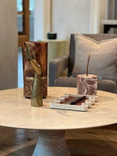Vase « Dure » en albâtre ambré et python cognac