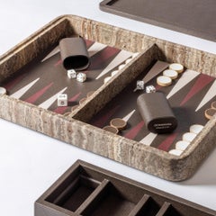 Juego de backgammon Rodi en travertino y nogal, con estuche de piel de becerro «Golf» de Giobagnara