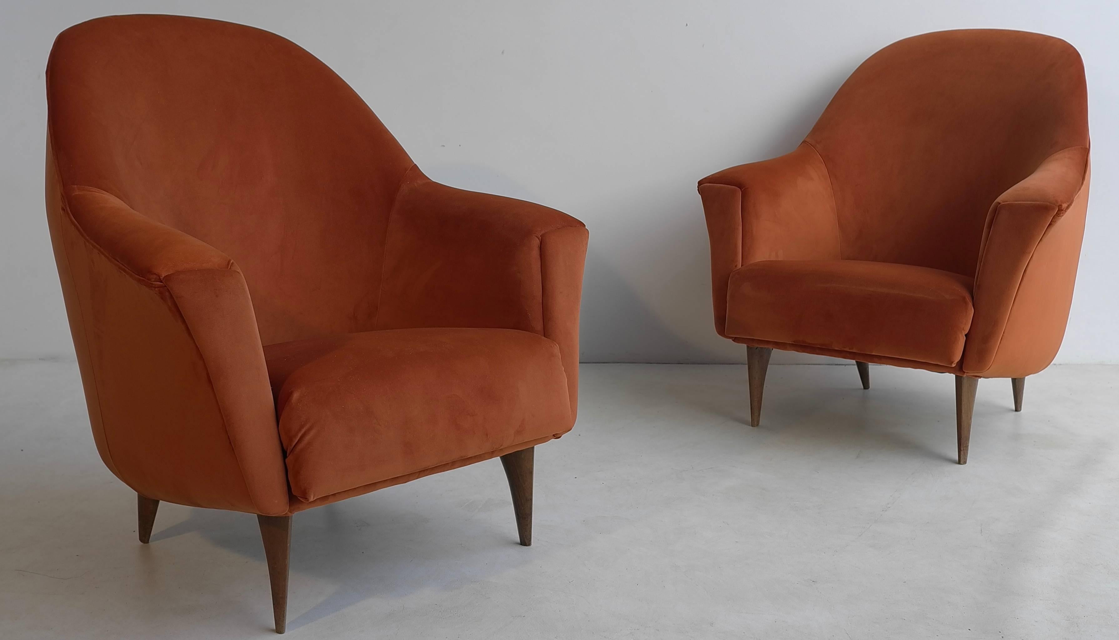Pair of armchairs in red terra velvet style with beautiful shaped wooden legs, Italy, 1950s.