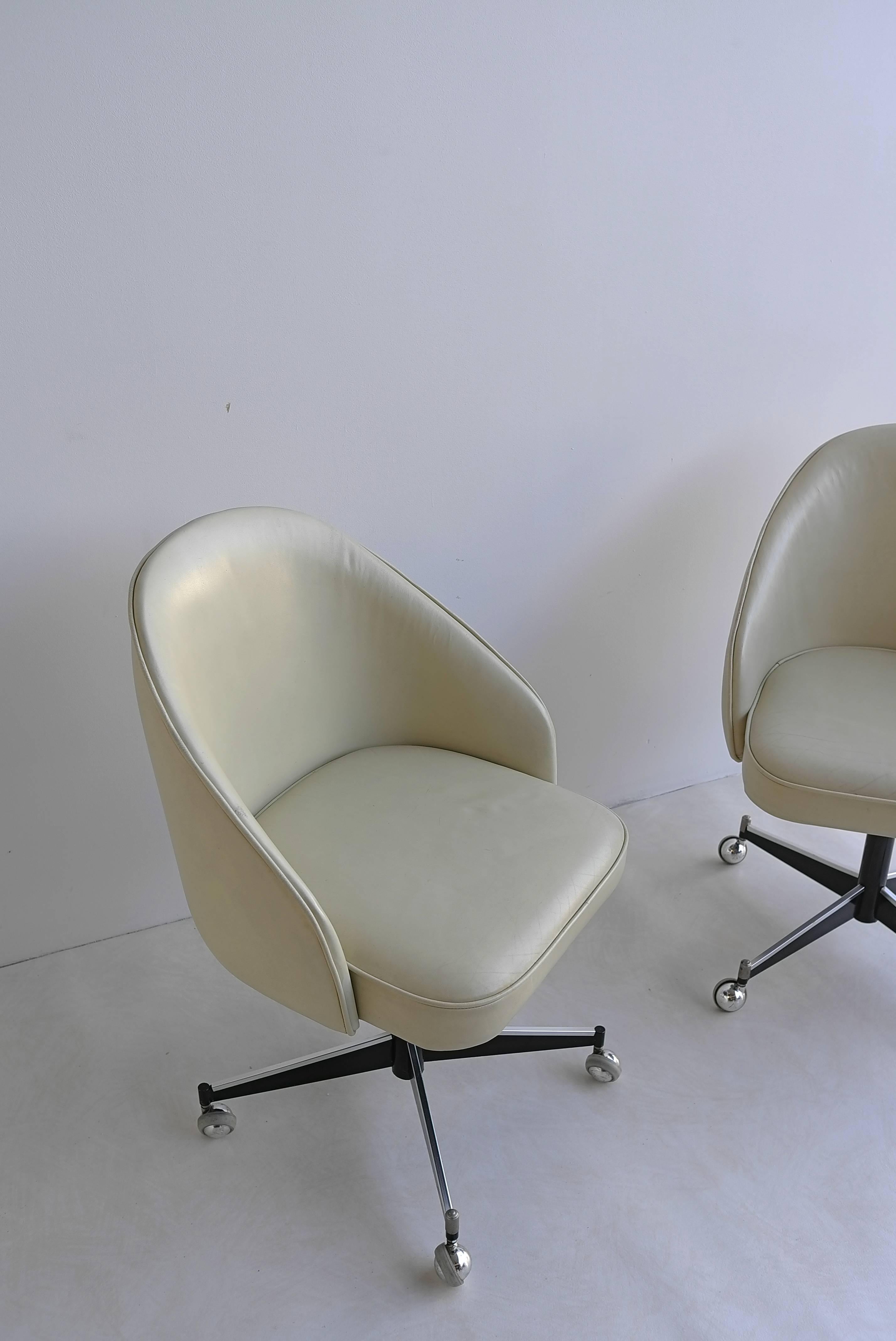 Pair of White Leather Lady Desk Chairs, Italy, 1950s In Good Condition In Den Haag, NL