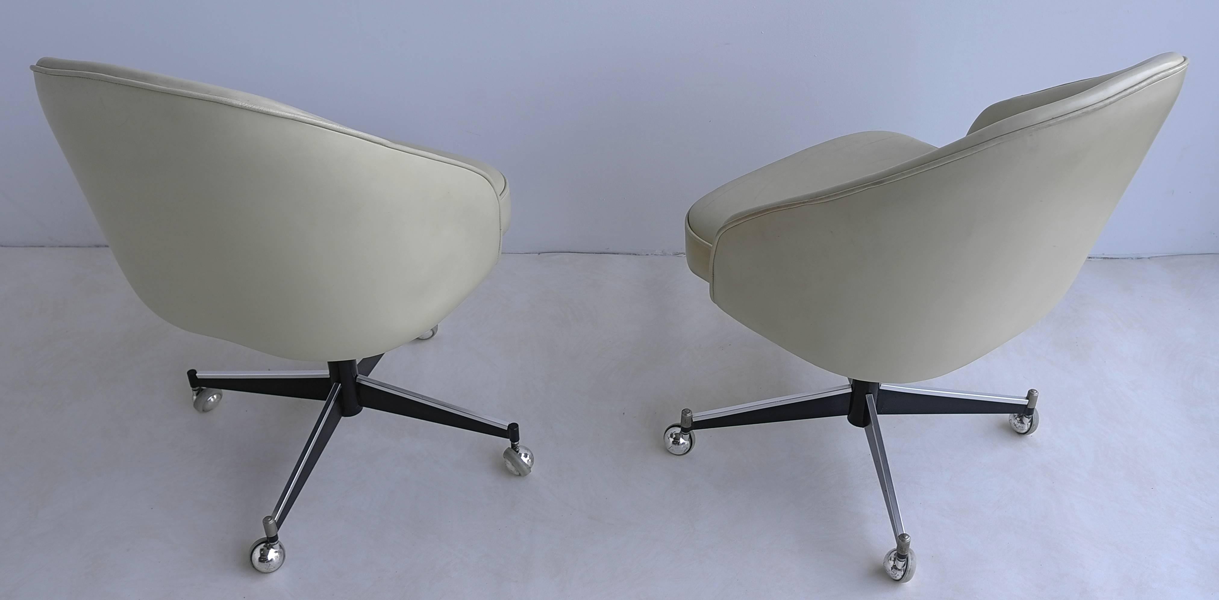 Pair of crème white Leather lady desk chairs, Italy, 1950s.