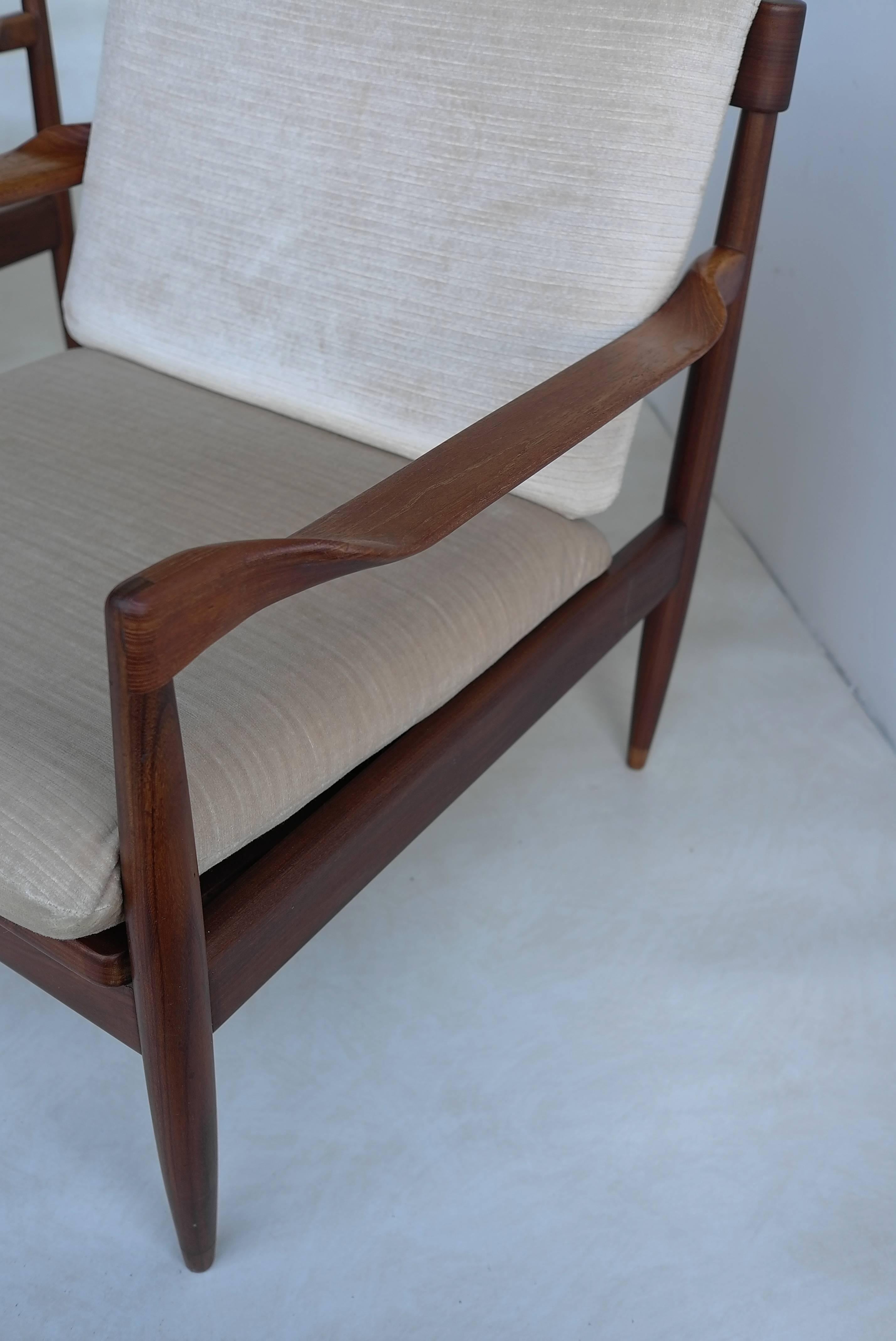 Mid-20th Century Pair of Organic Danish Armchairs with Crème White Velvet Upholstery