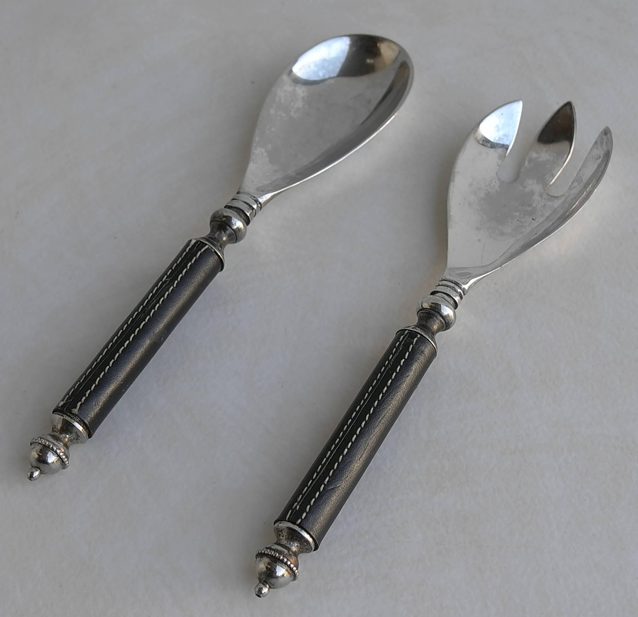 Versilberter Couvert aus schwarzem, handgenähtem Leder, ca. 1940er Jahre (Moderne der Mitte des Jahrhunderts) im Angebot