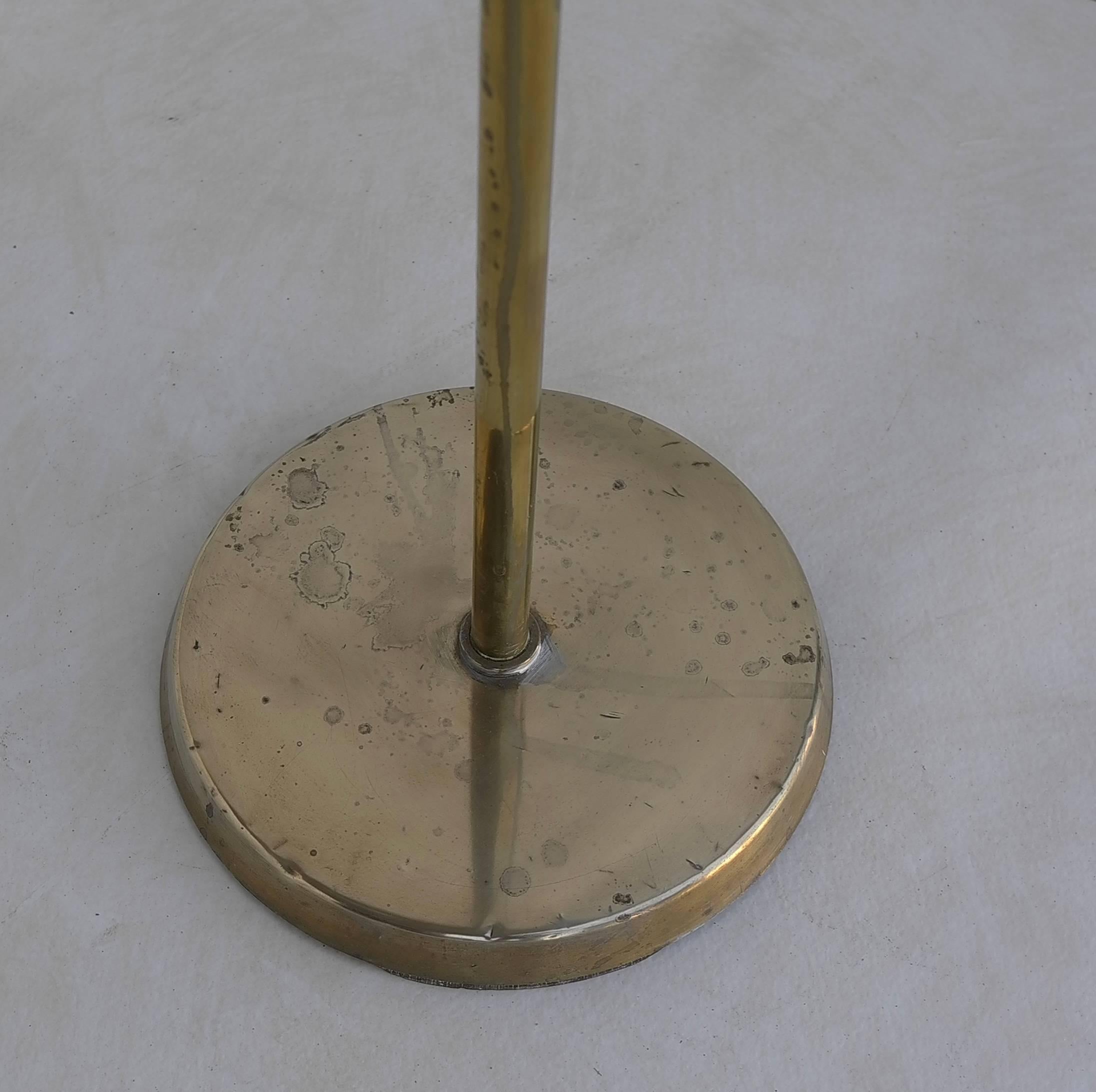 Mid-20th Century Stylish Adjustable Danish Floorlamp in brass with white shade