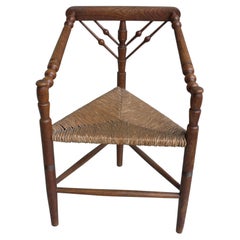 Sedia artigianale olandese d’epoca, triangolare, in rovere tornito e giunco, del 1900 circa