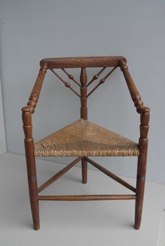 Sedia artigianale olandese d’epoca, triangolare, in rovere tornito e giunco, del 1900 circa
