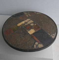 Table basse ronde « Round Art » de Paul Kingma, en ardoise et pierre avec des détails en laiton, 1969