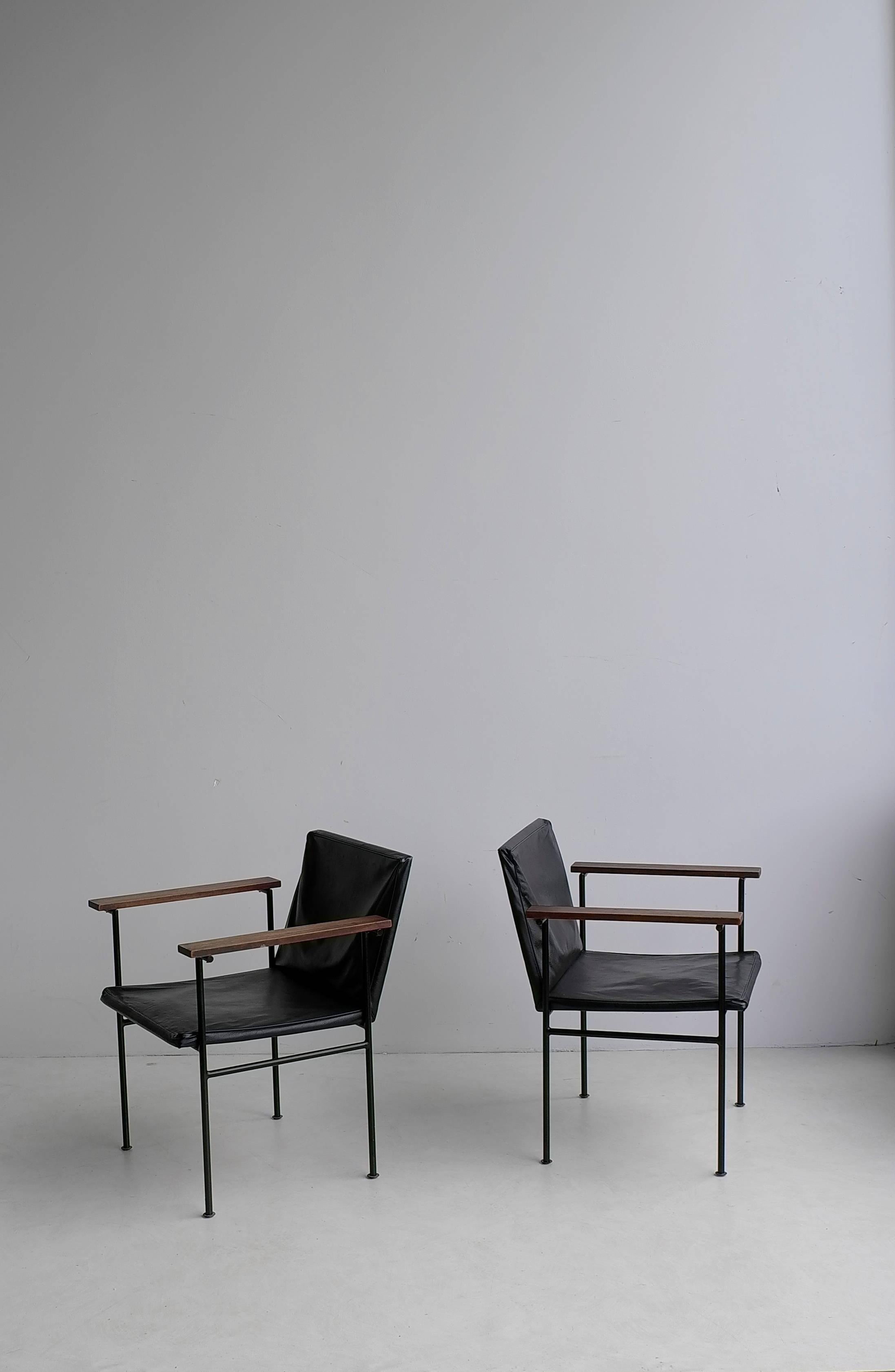 Pair of Minimal designed side chairs, France, 1950s.
