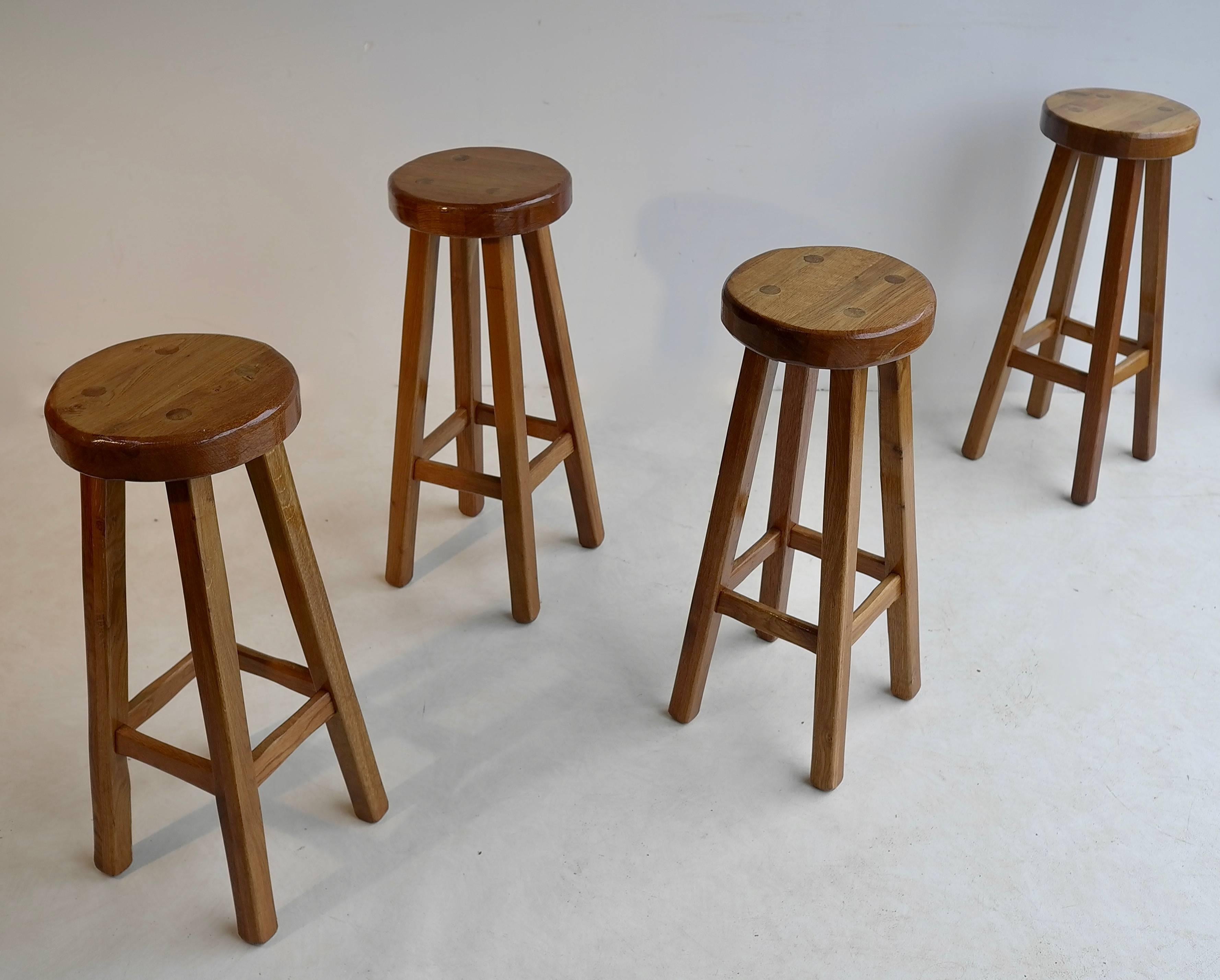 Set of Four Solid Oak Barstools in Style of Pierre Chapo, France, 1960s In Excellent Condition In Den Haag, NL