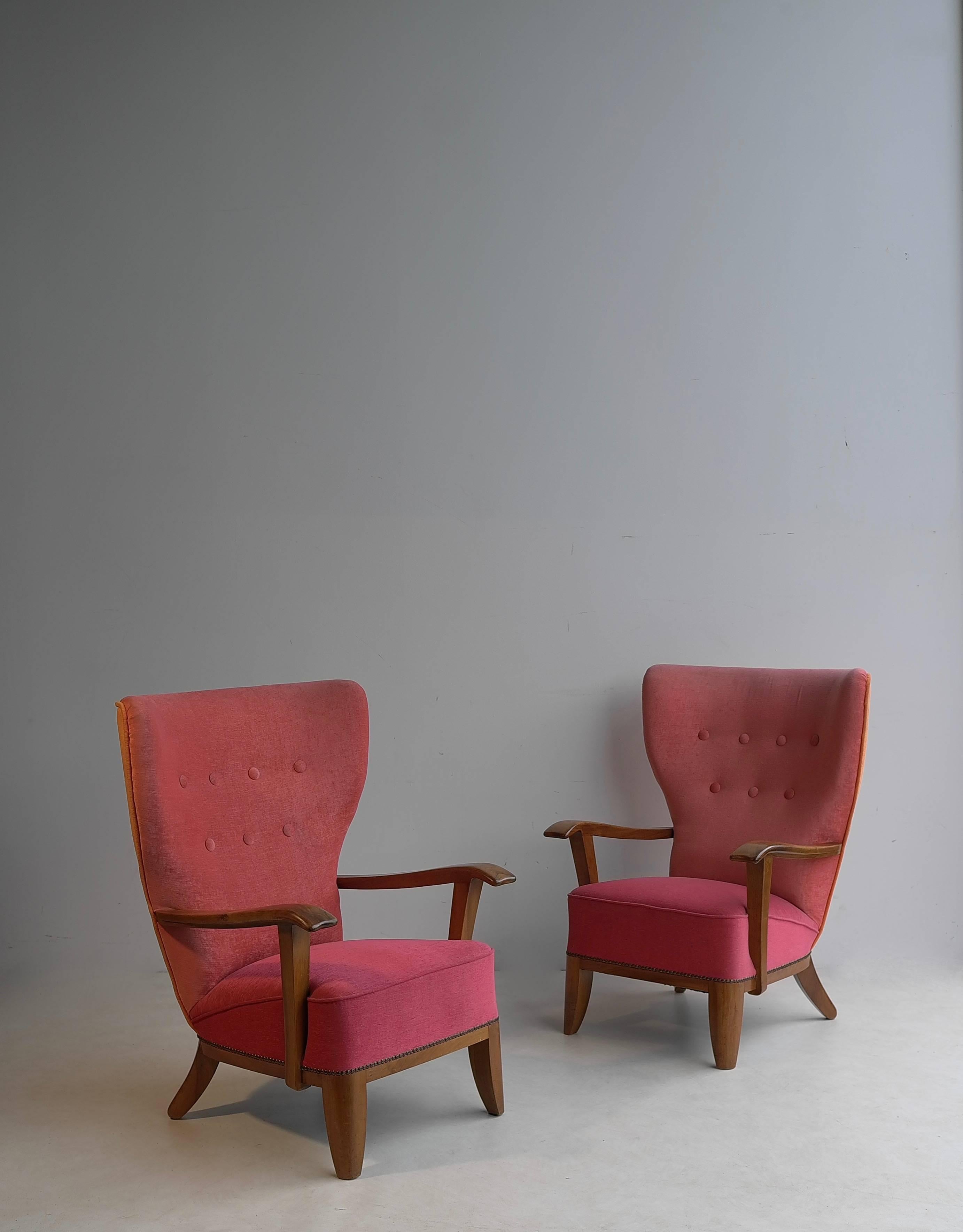 Mid-20th Century Pair of Three-Tone Wingback Armchairs, France, 1940s