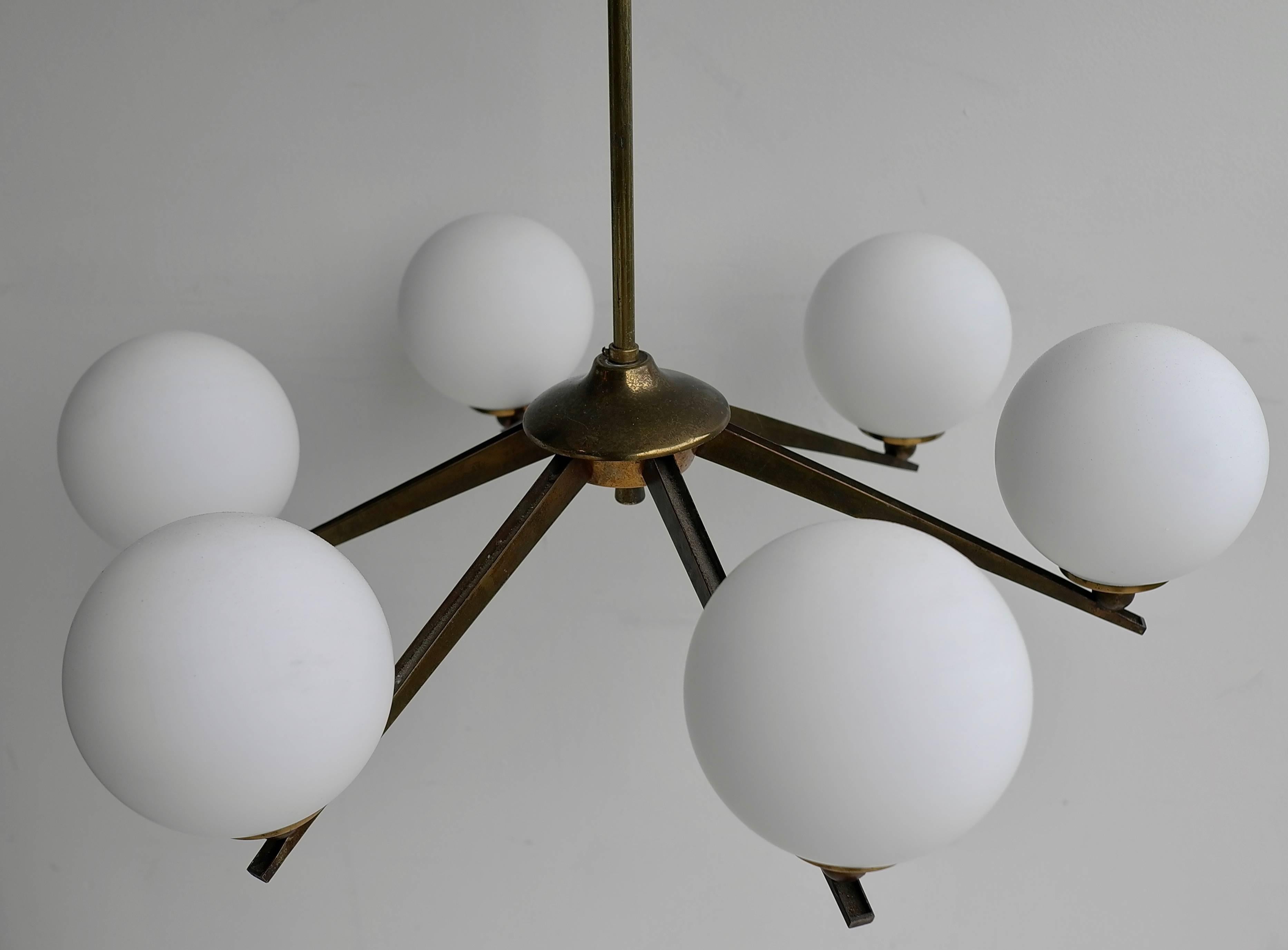 Italian Chandelier in Brass with Opaline Glass Balls, Italy, 1950s In Good Condition In Den Haag, NL