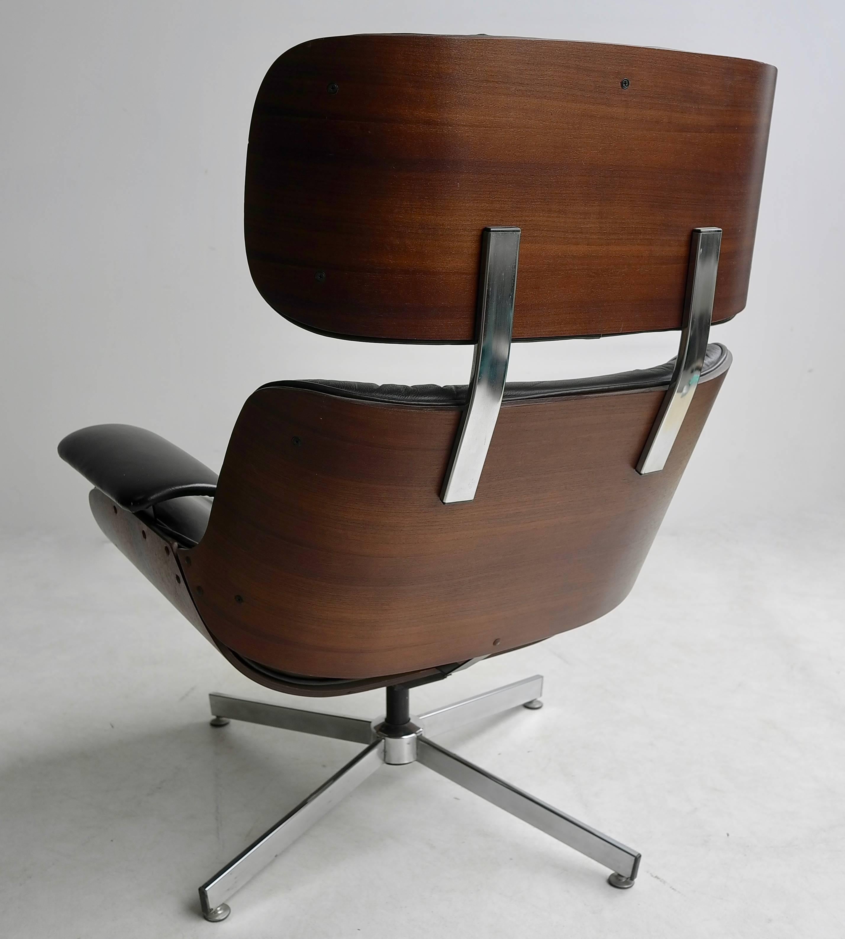 Mid-20th Century George Mulhauser for Plycraft Leather Lounge Chair with Ottoman in Brown Leather