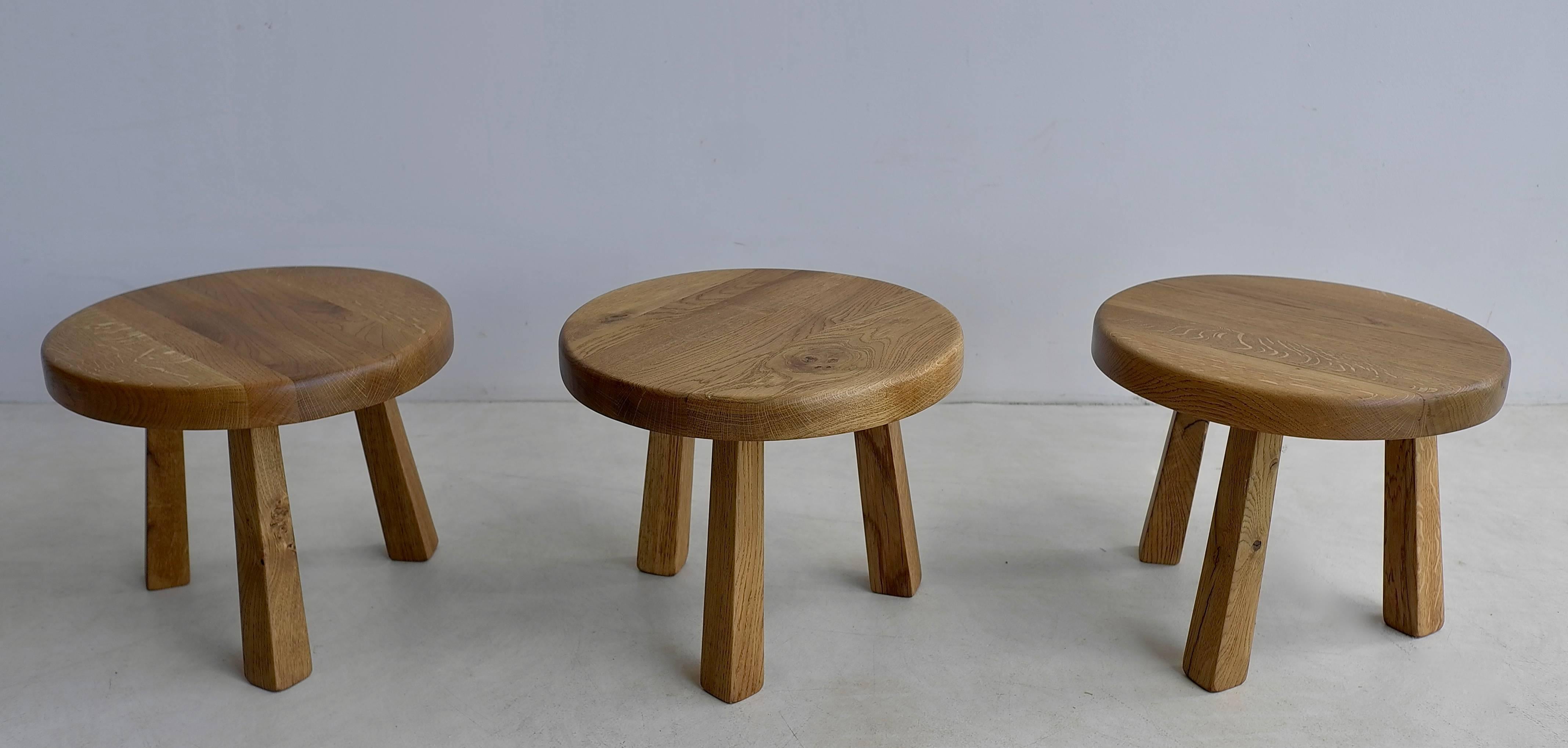 Solid Oak Side Tables in Style of Charlotte Perriand, France, 1960s In Excellent Condition In Den Haag, NL