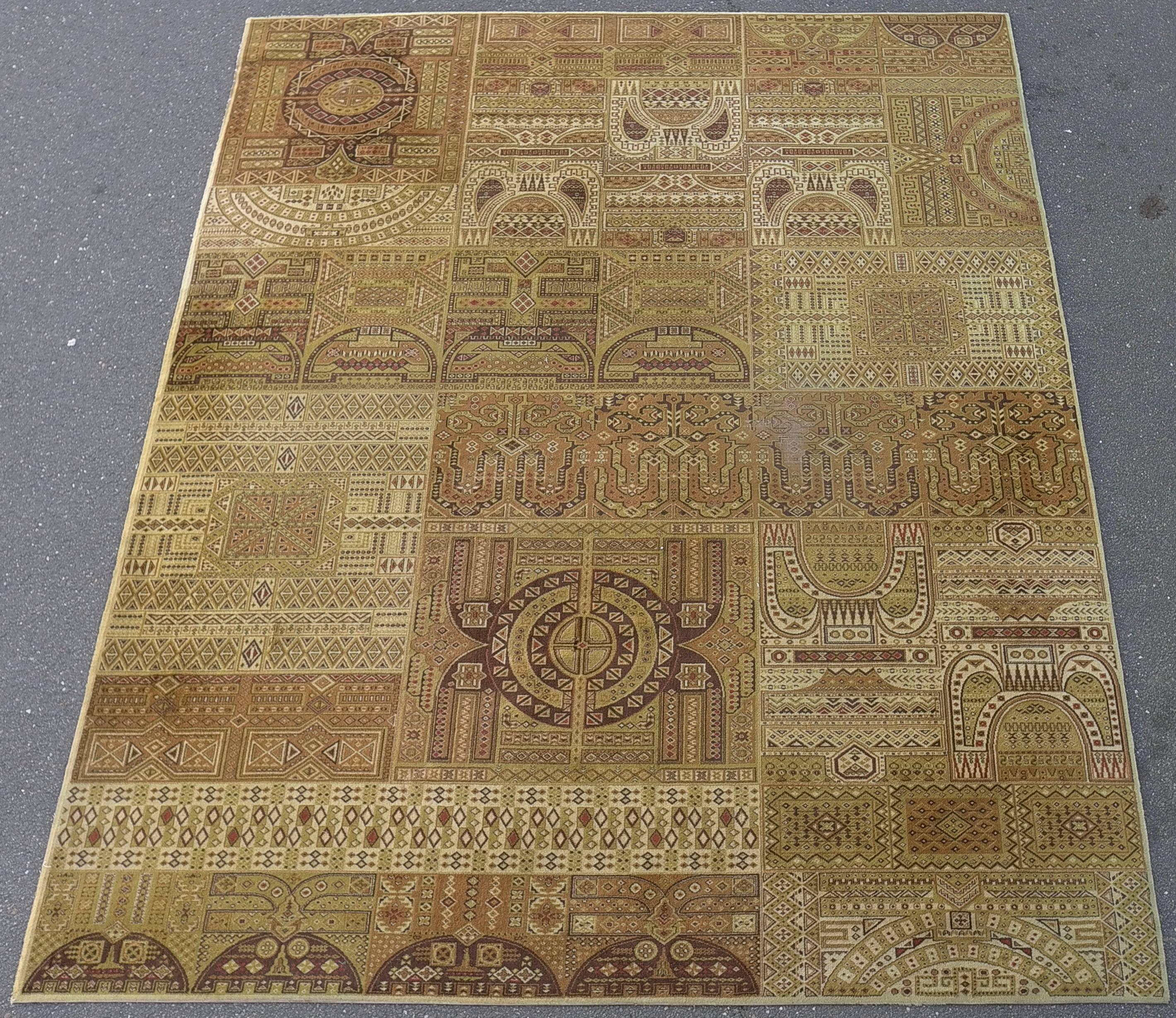 Der Schaeffler-Teppich Yemen-Line verbindet zwei Elemente: Tradition und Moderne. Altorientalische Motive in moderner Farbgebung. Motive aus orientalischen Jahrhunderten wurden neu gestaltet. Asymmetrisch, lebendig, frisch im Stil der heutigen Zeit,
