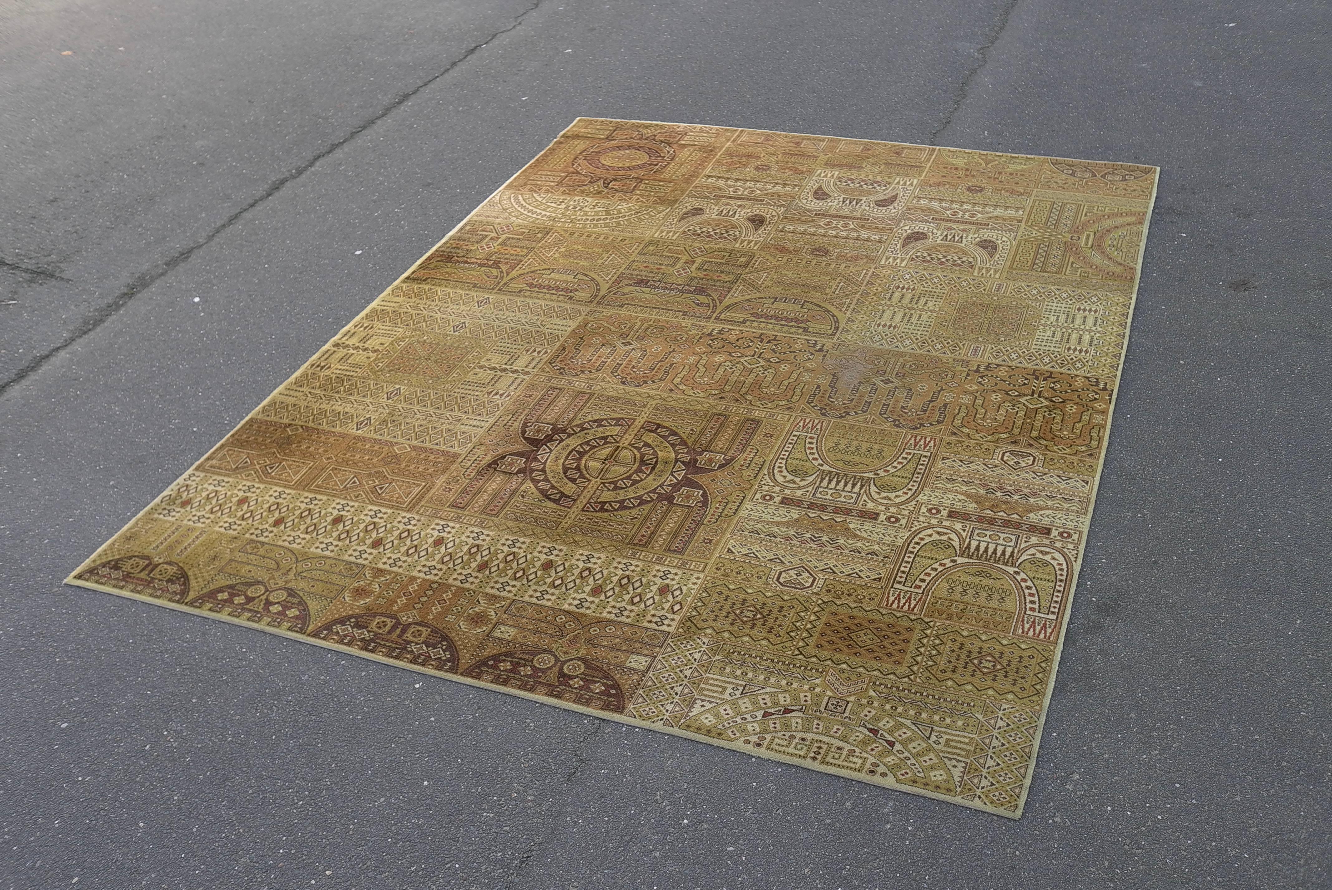 Extra-Large Midcentury Rug with Old Eastern Motives in Modern Coloring In Good Condition For Sale In Den Haag, NL