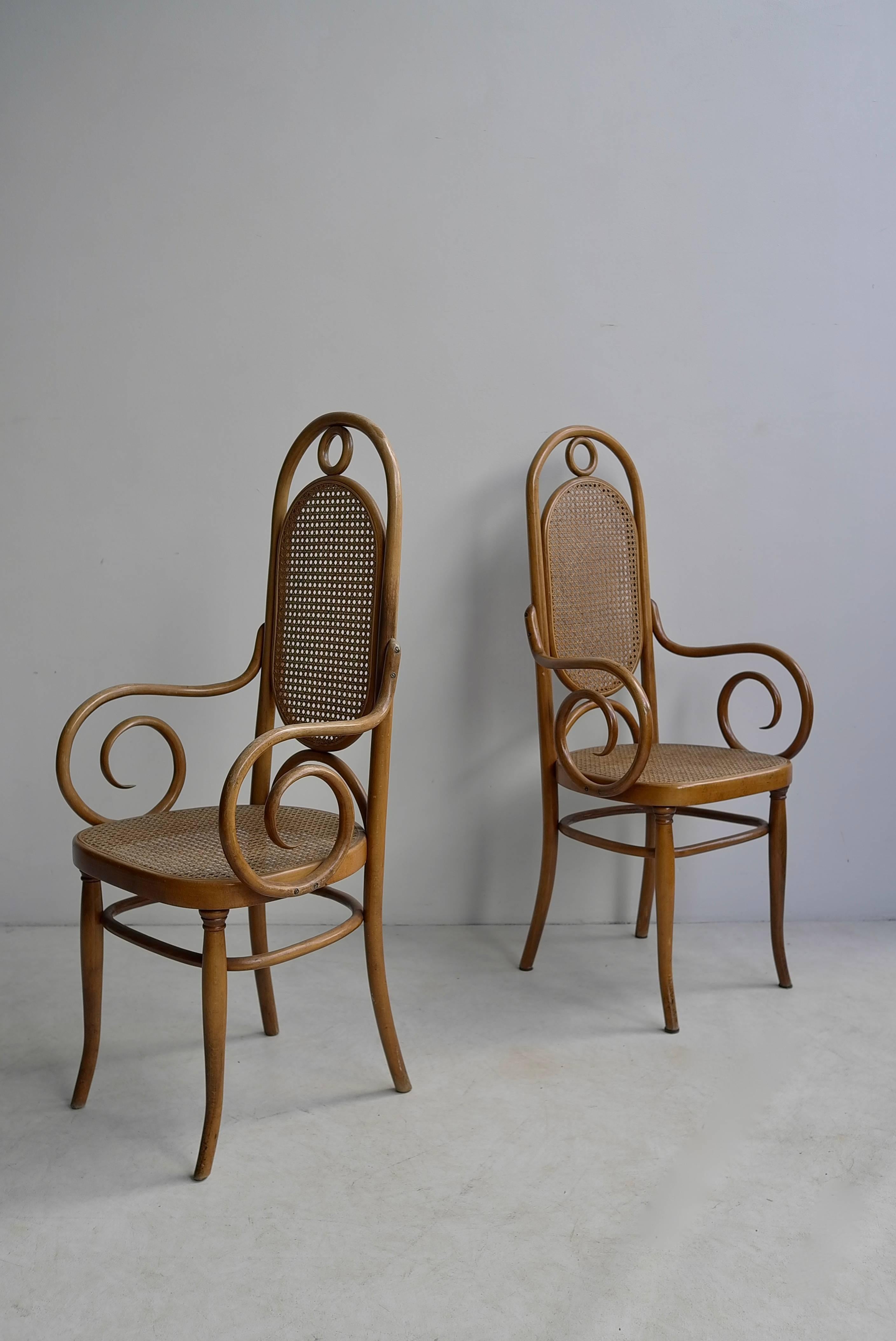 Mid-20th Century Pair of Sculptural Bendwood Side Chairs model 207R by Thonet For Sale