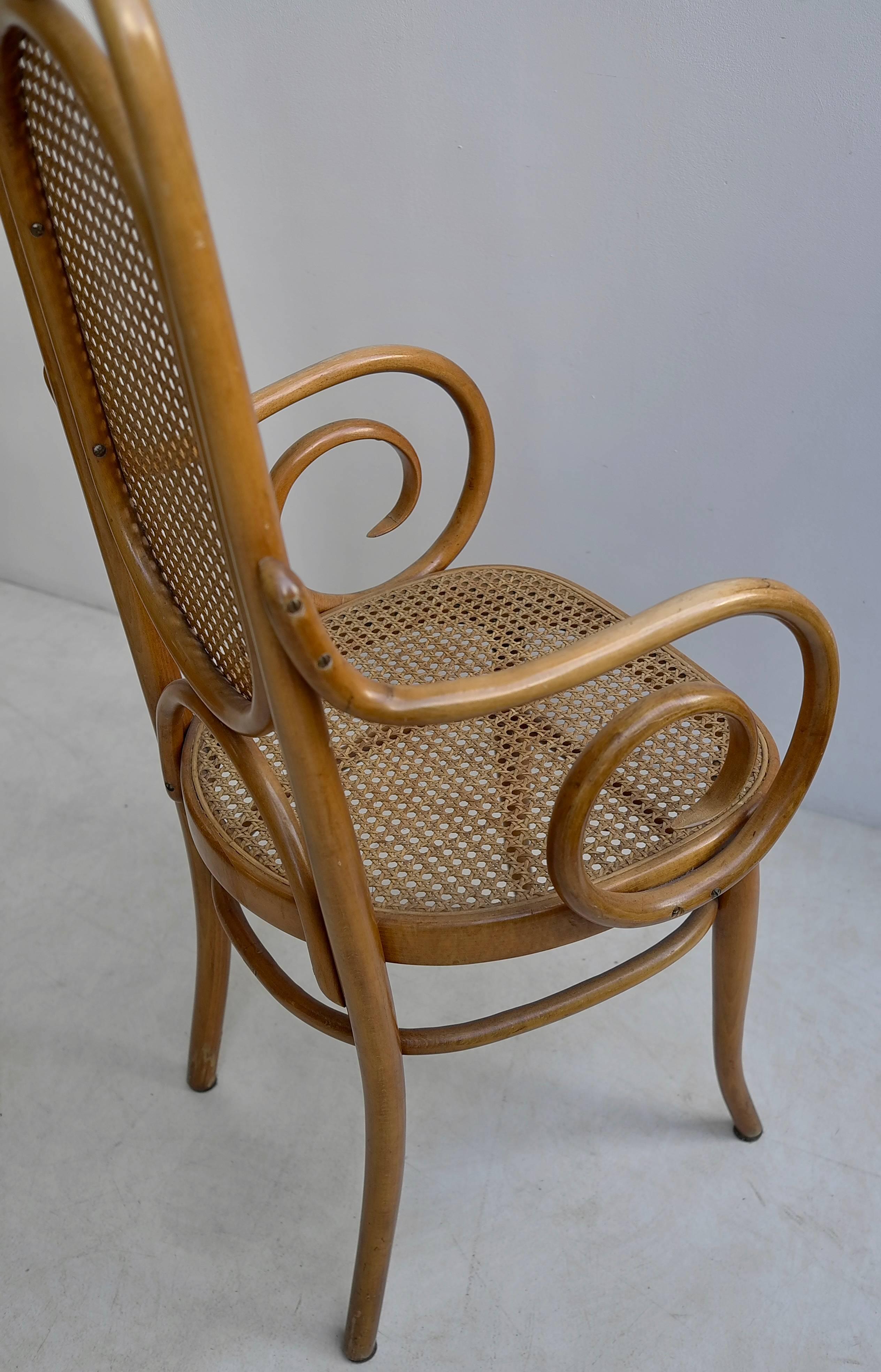 Pair of Sculptural Bendwood Side Chairs model 207R by Thonet In Excellent Condition For Sale In Den Haag, NL
