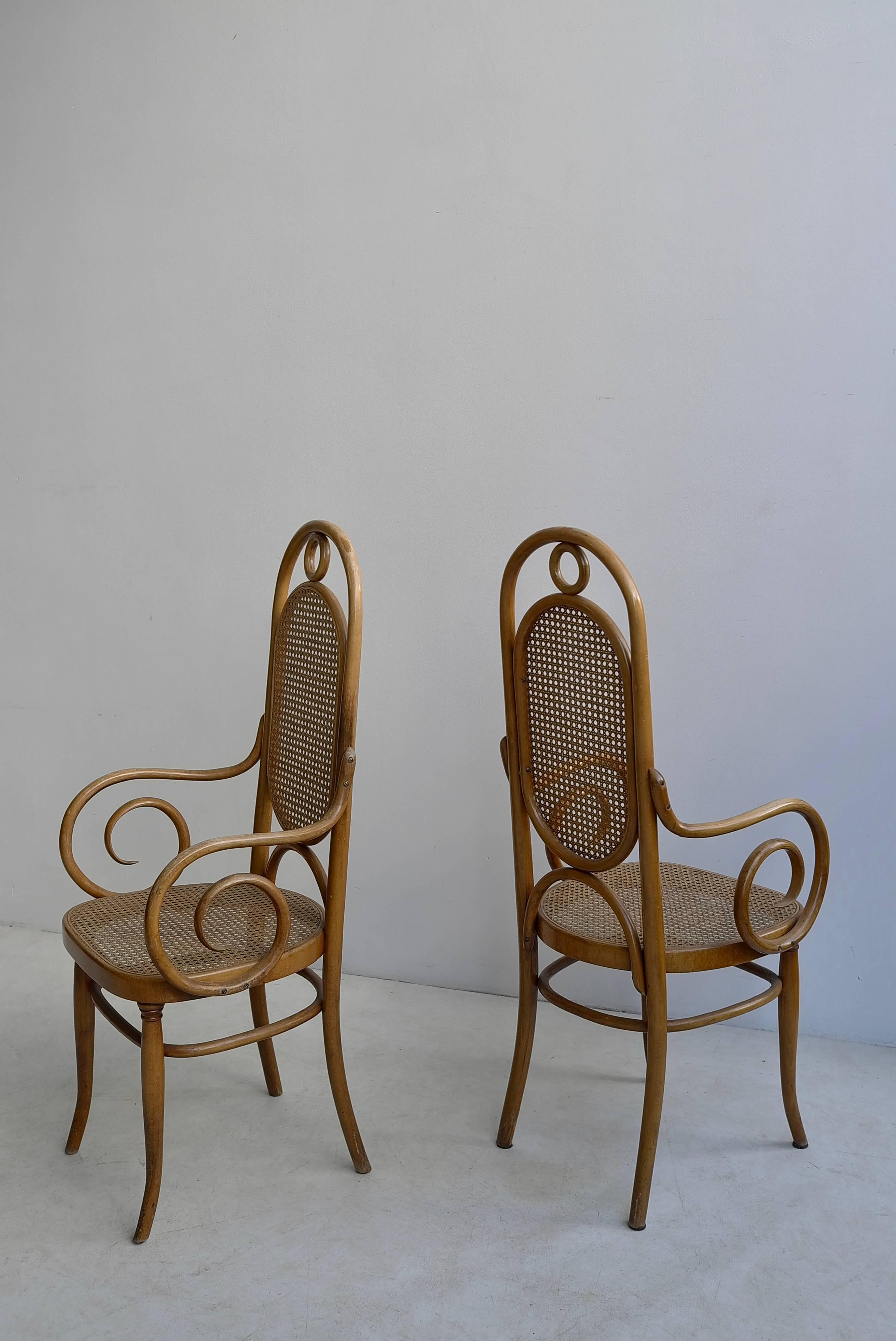 Bentwood Pair of Sculptural Bendwood Side Chairs model 207R by Thonet For Sale