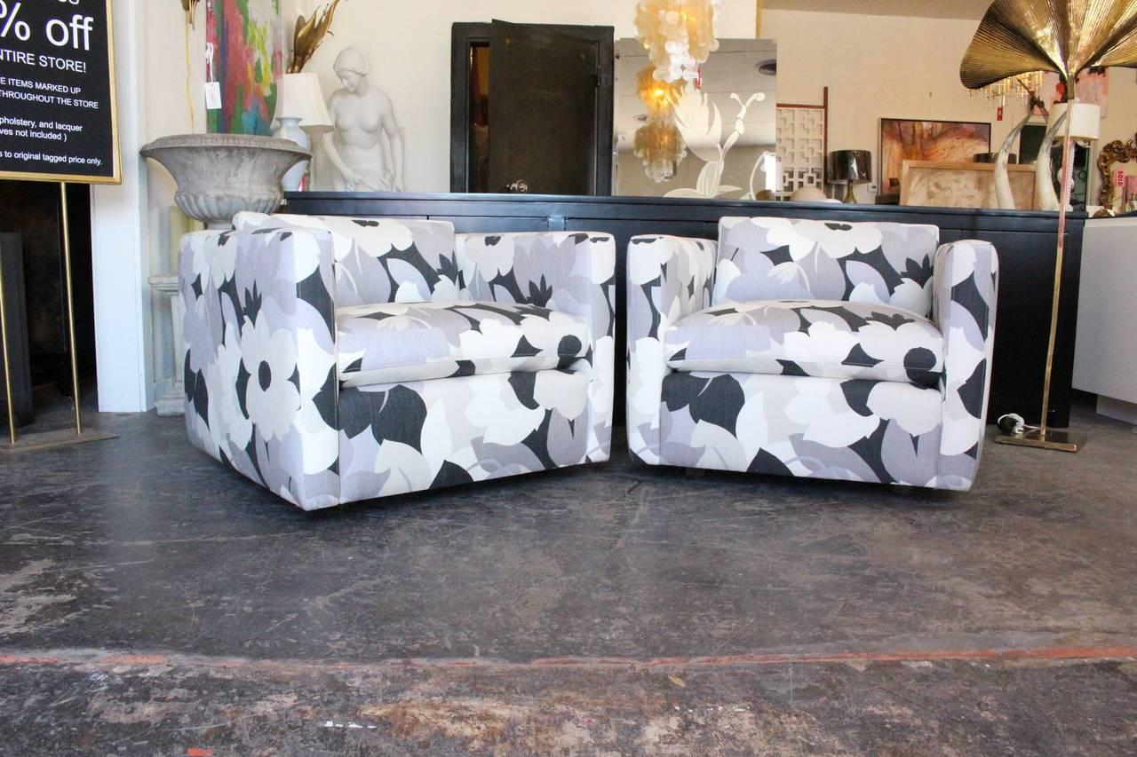 Pair of Modern Marimekko Style Floral Print Cube Chairs In Good Condition In Dallas, TX