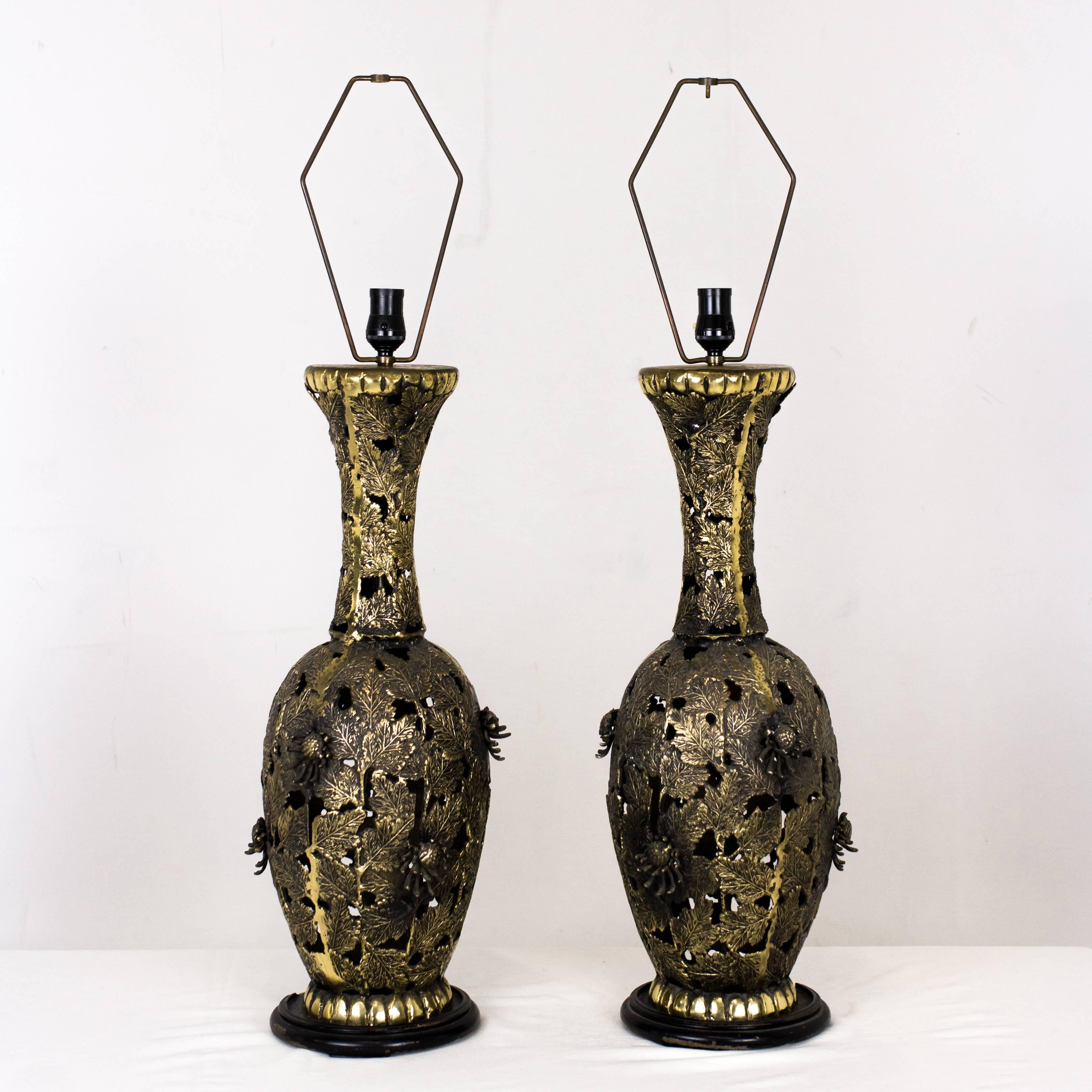 Pair of bronze Brutalist style table tamps. Lamps are in good vintage condition with wear due to age and use, circa 1970s

Dimensions:
9