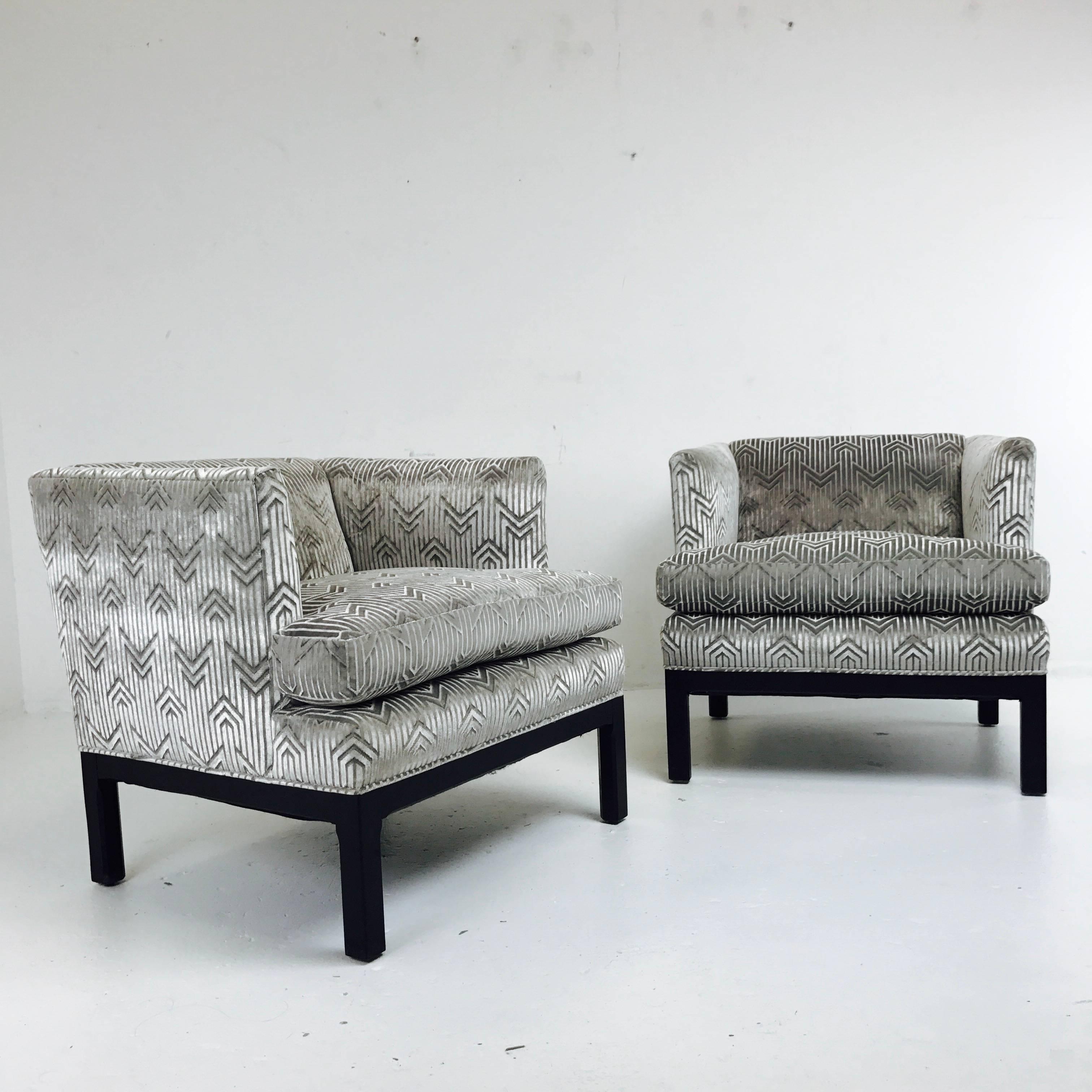 Pair of armchairs by Dunbar. Sturdy frame. Newly upholstered in a luxurious cut velvet, circa 1970s.

Dimensions: 28