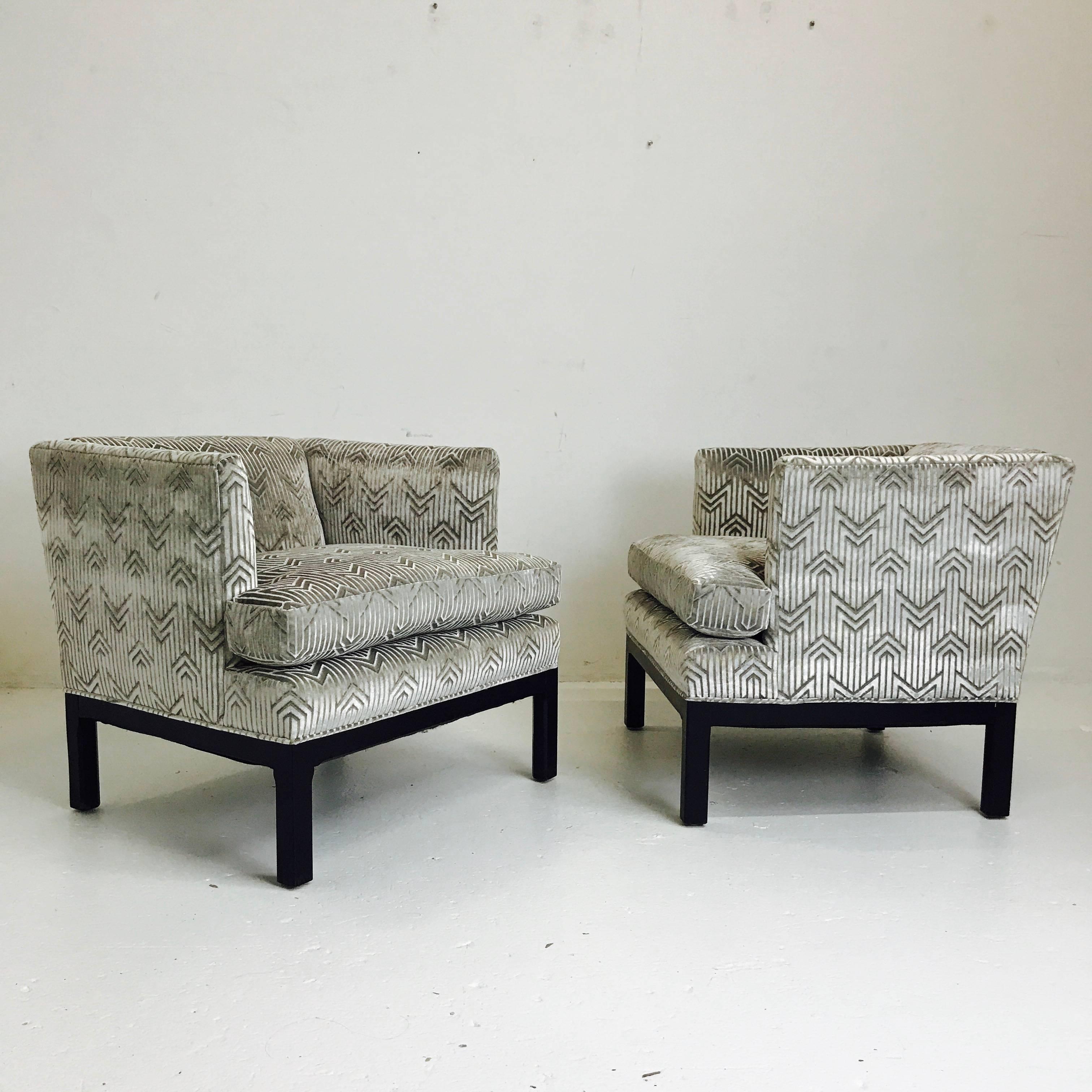 Pair of Cut Velvet Armchairs by Dunbar In Excellent Condition In Dallas, TX