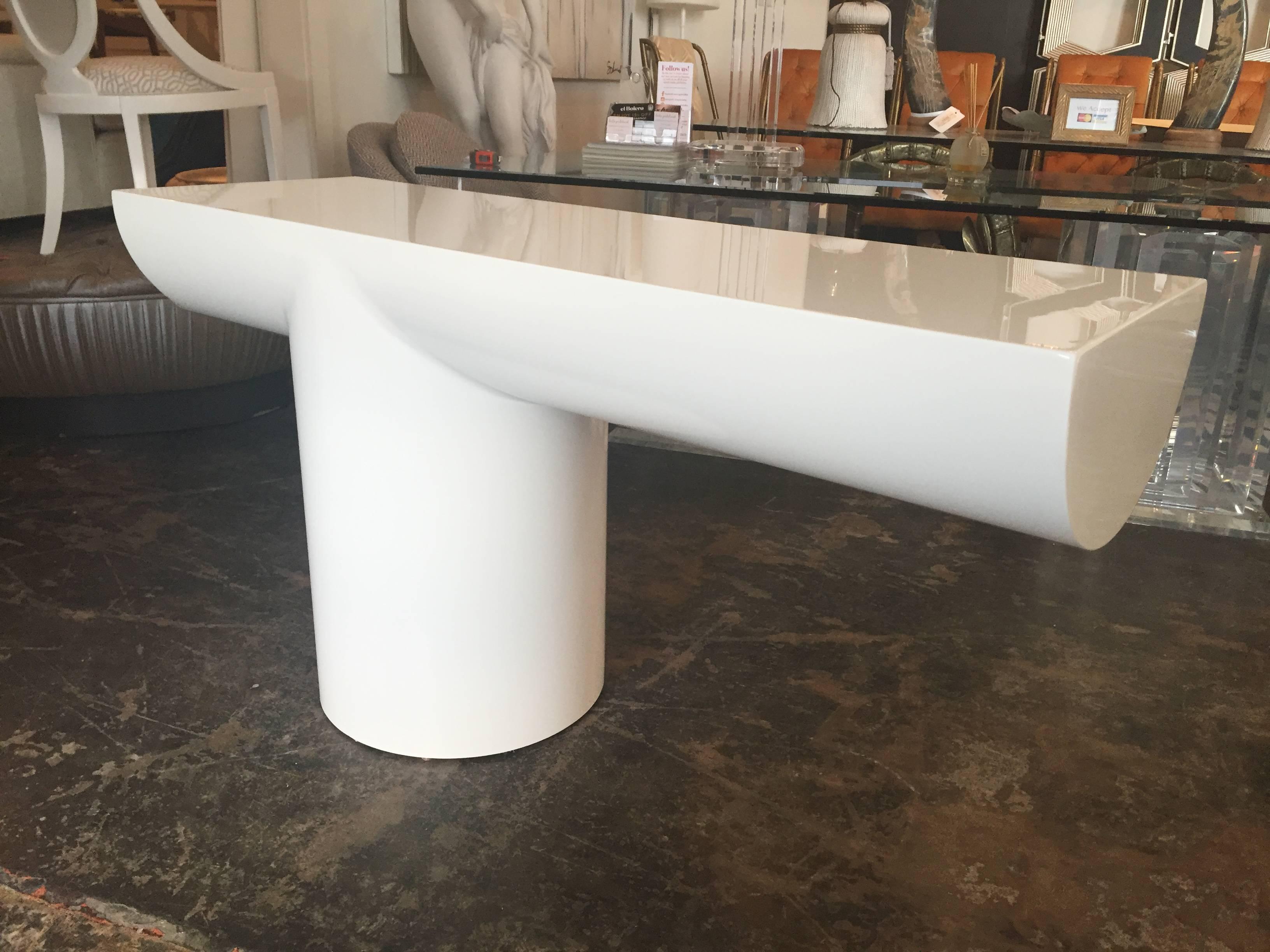 Newly lacquered floating console in the style of Brueton.

Dimensions: 56