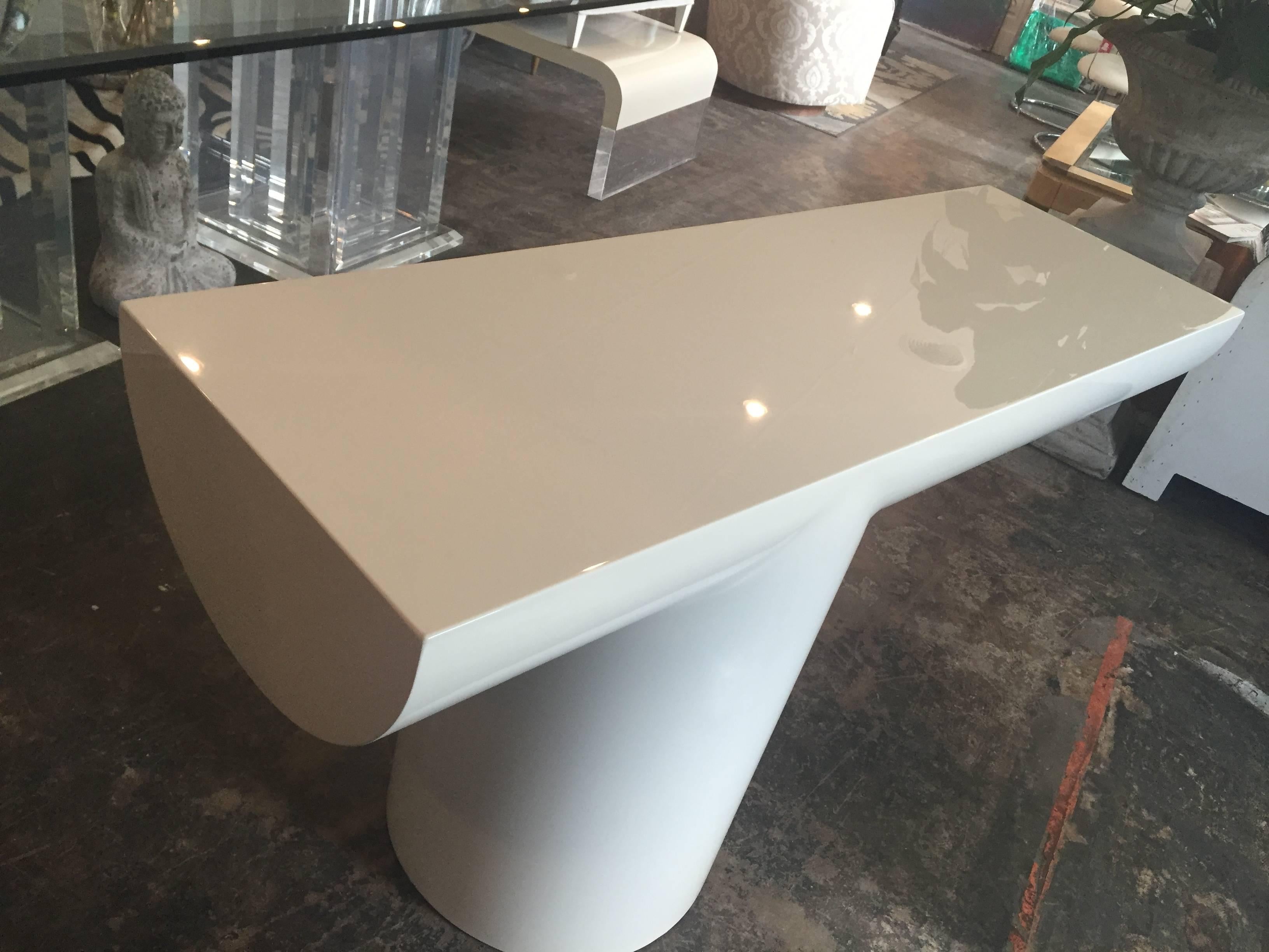Newly Lacquered Floating Console in the Style of Brueton In Excellent Condition In Dallas, TX