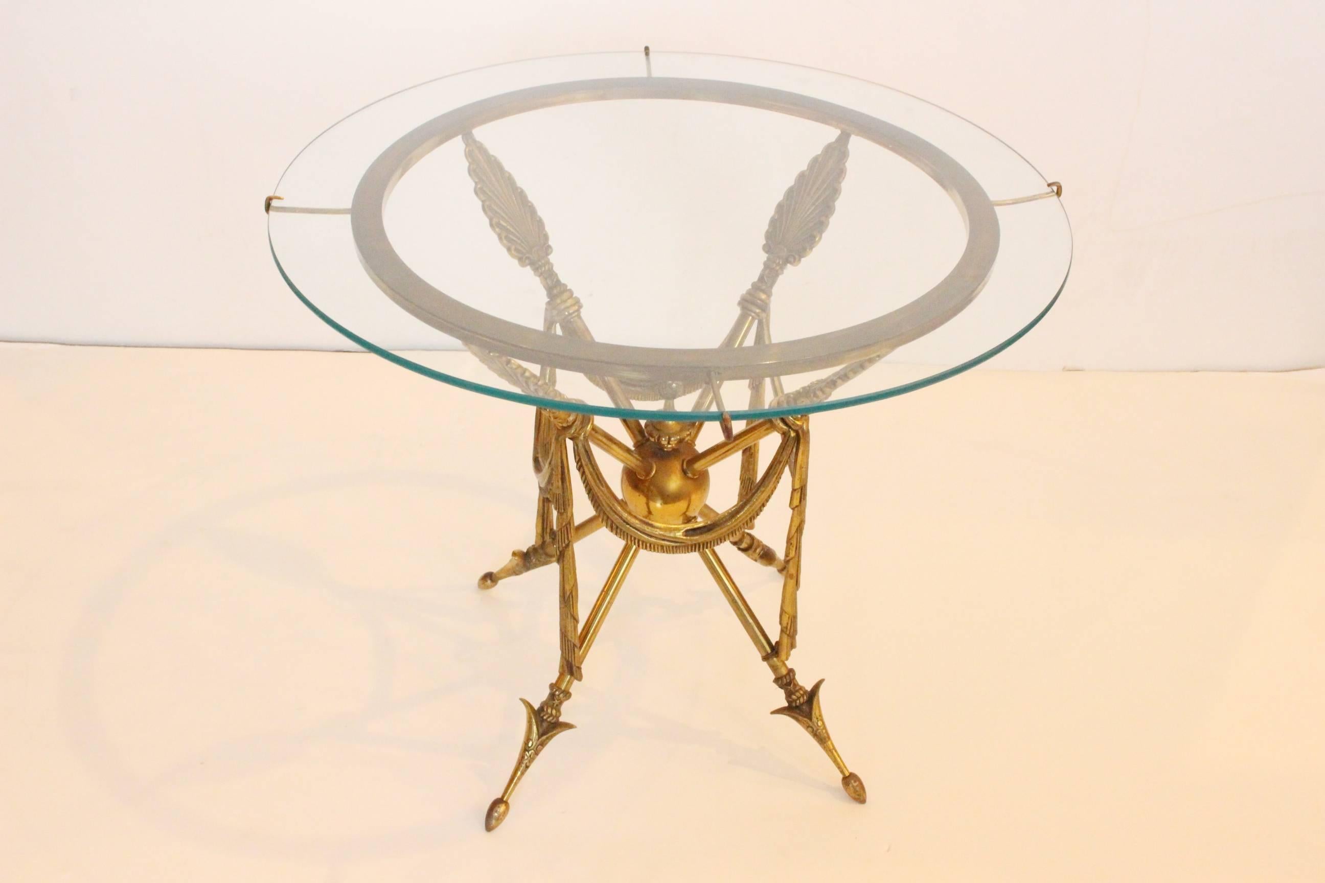 Gueridon style brass arrow side table. 20 inch round glass table top, circa 1970s

Dimensions: 20" diameter x 17".