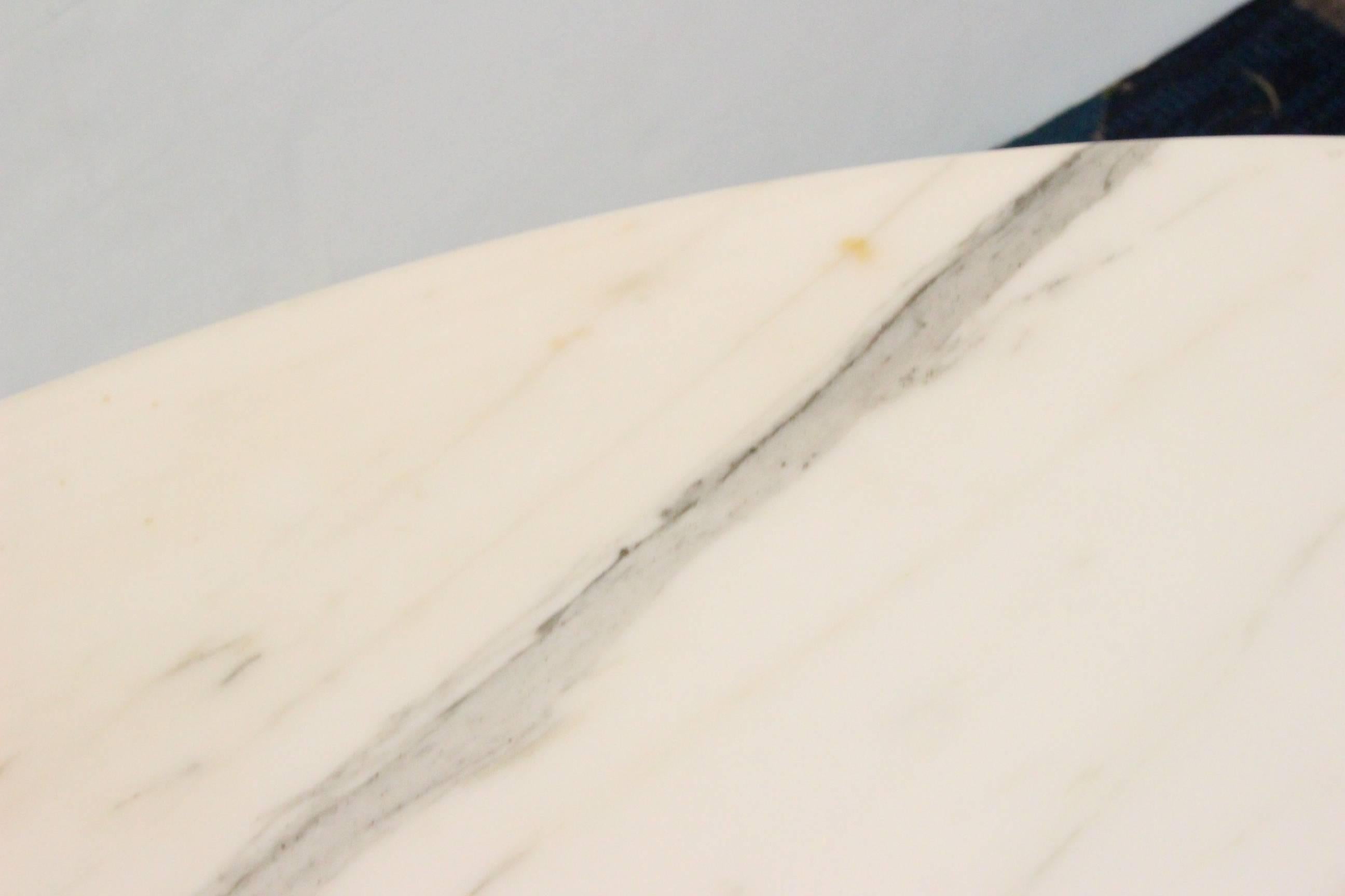 Mid-Century Modern Oval Carrara Marble Tulip Side Table by Saarinen for Knoll