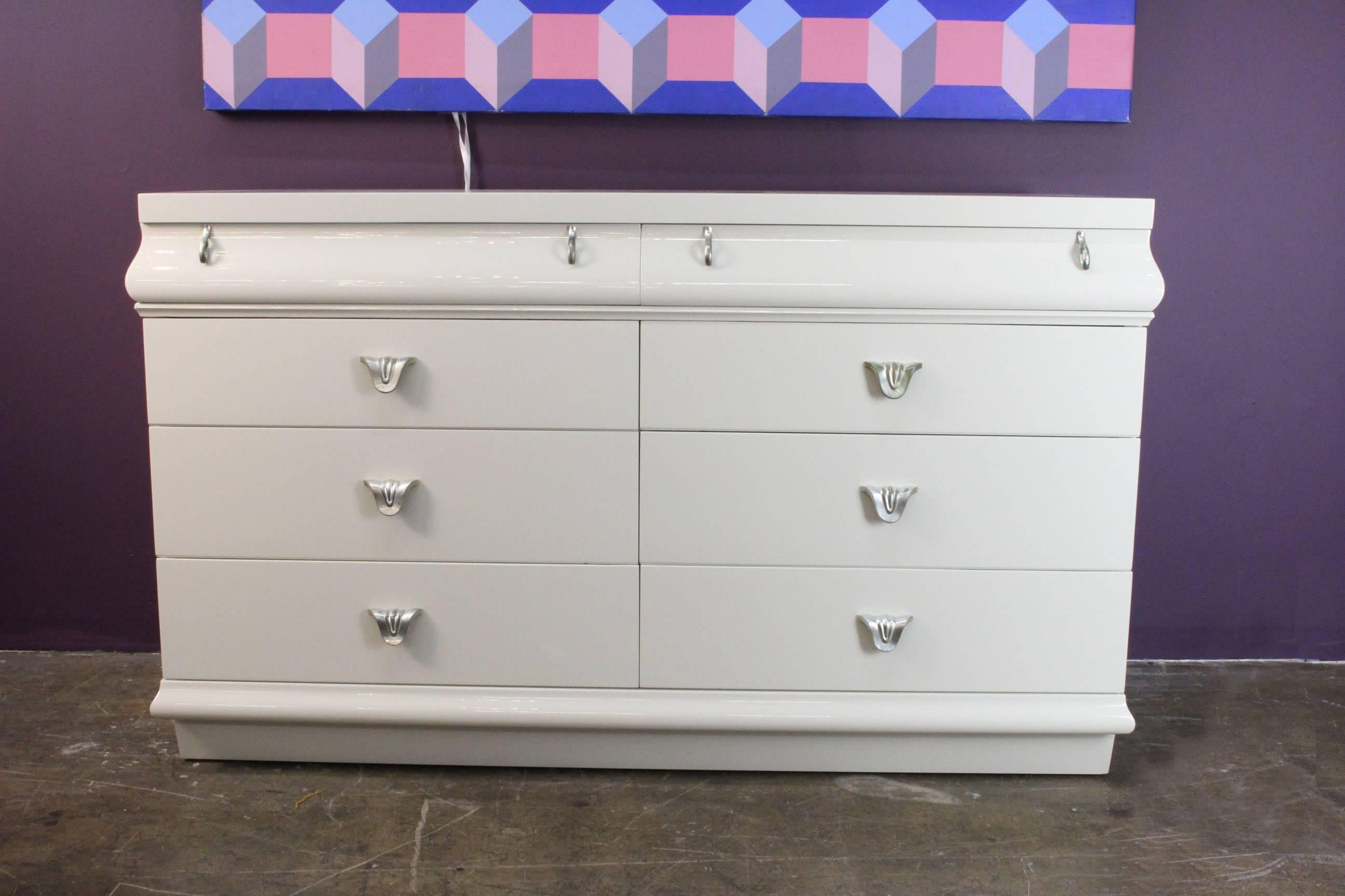 White Lacquered Dresser In Excellent Condition In Dallas, TX