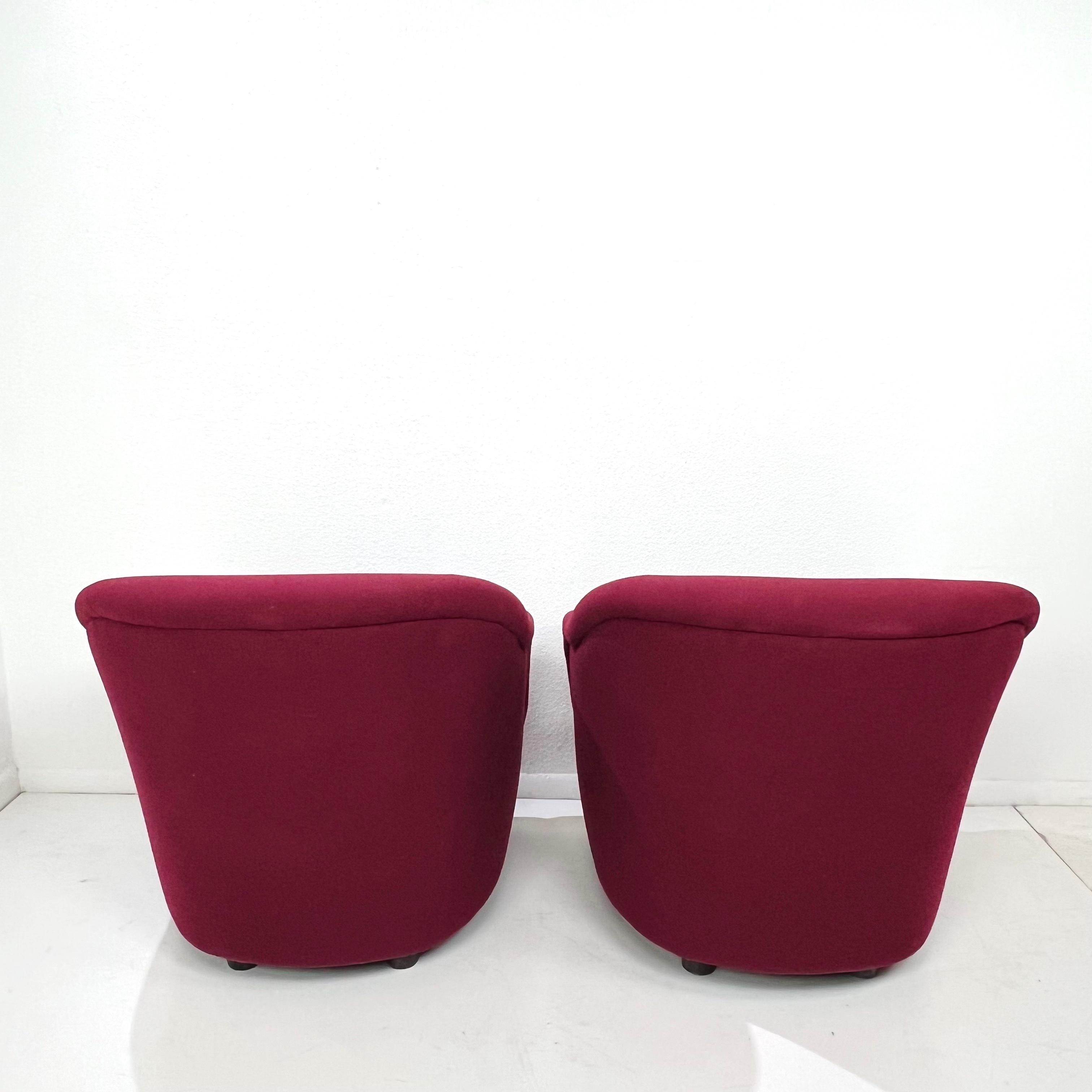 Tissu Paire de fauteuils par The Bennetts pour Brickel Associates en vente